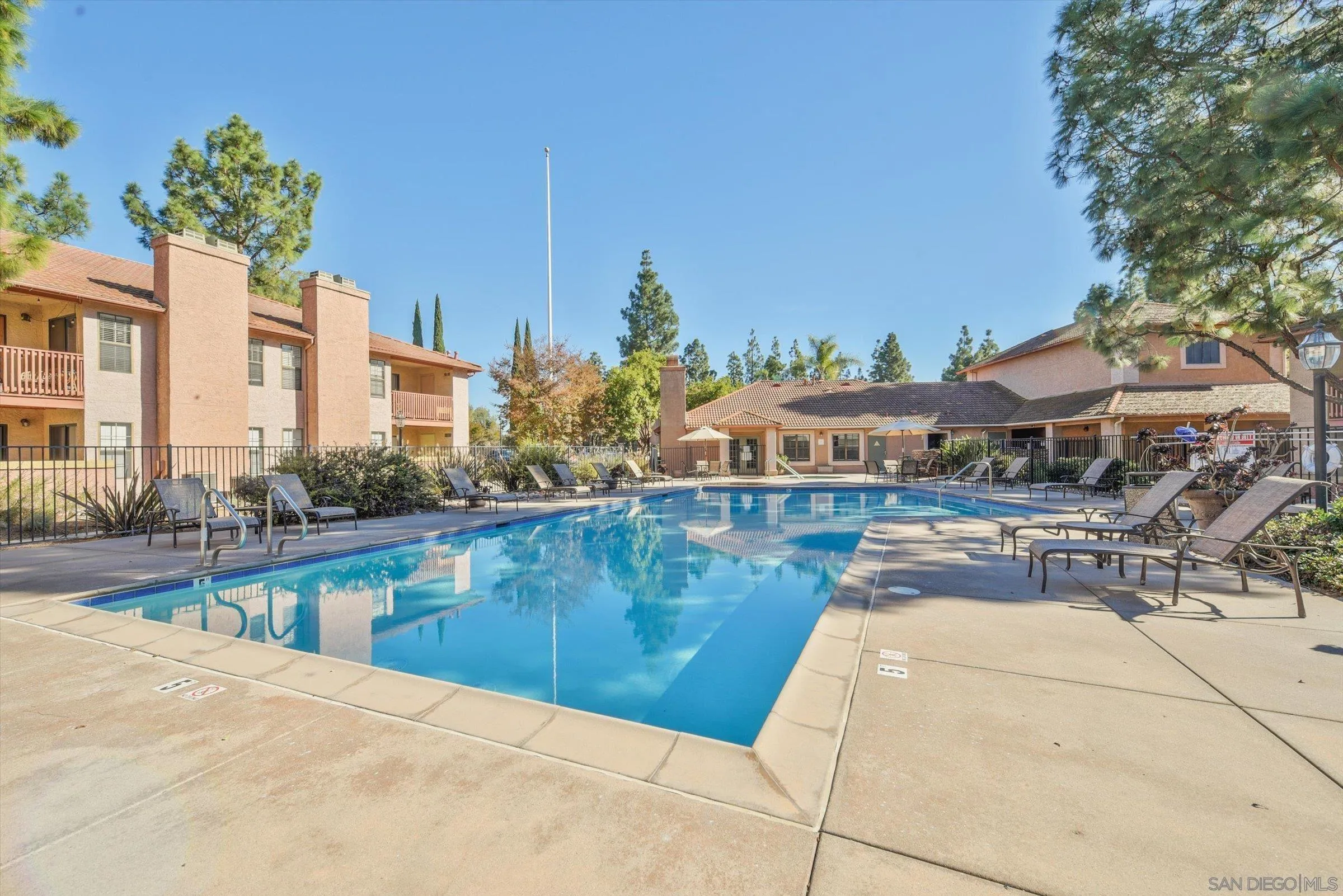 Photo #5: 240014554 Listing 