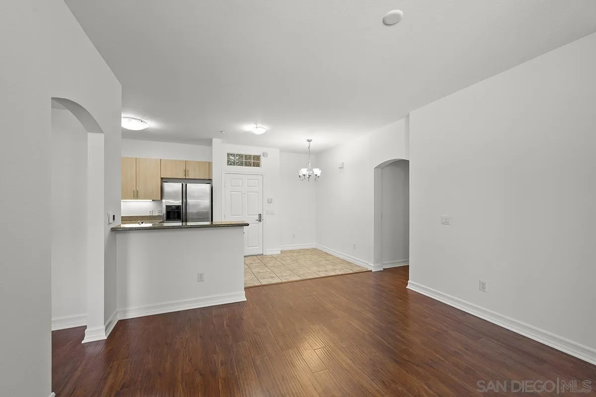 Photo #6: 240014570 Listing 
