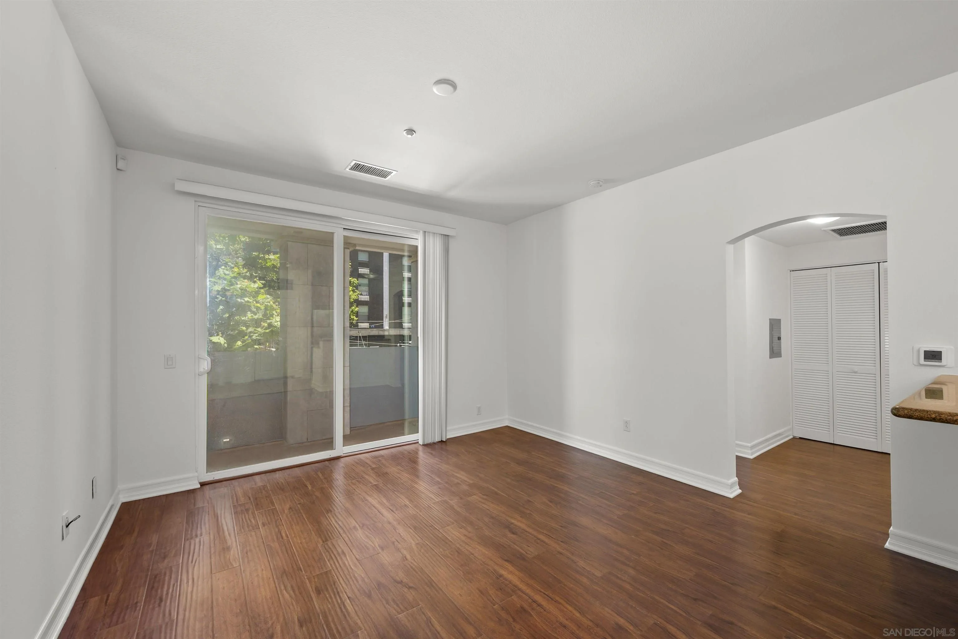 Photo #3: 240014570 Listing 