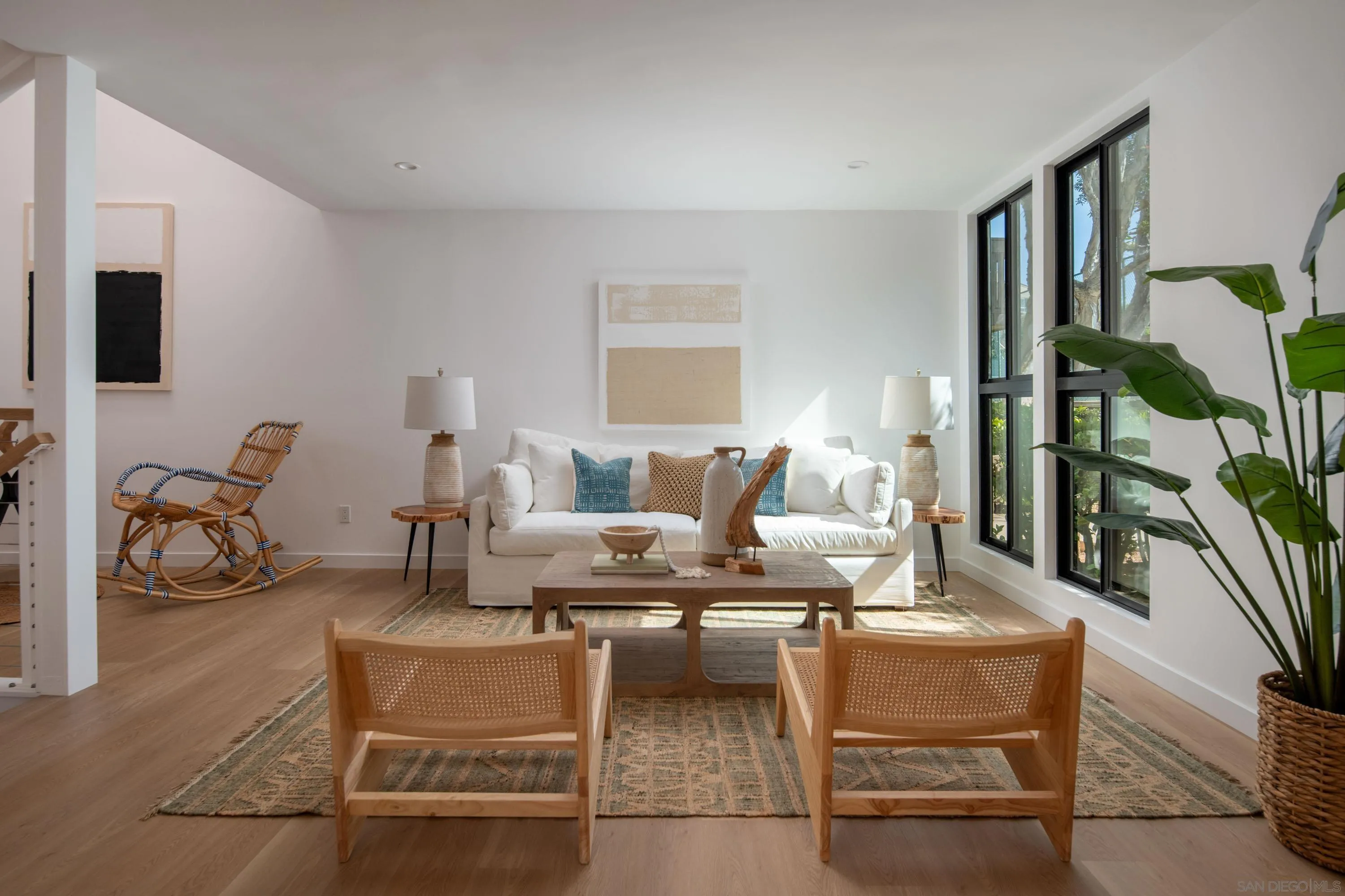 Photo #3: 240014585 Listing 