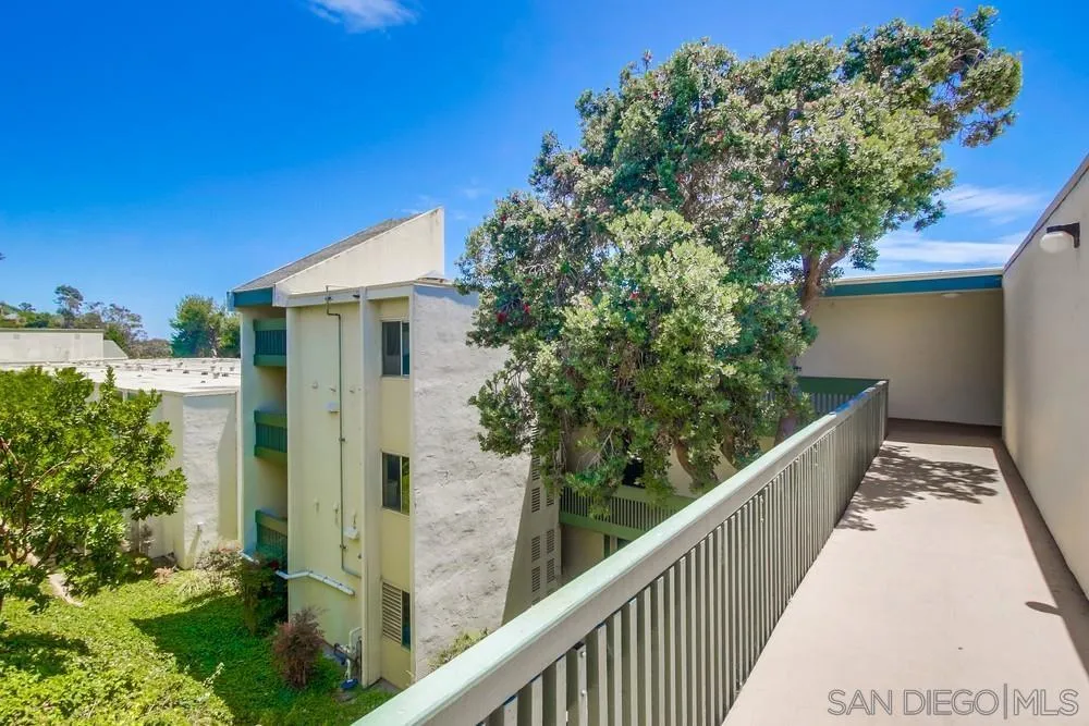 Photo #4: 240014627 Listing 