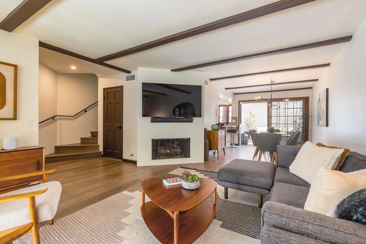 Photo #2: 240014632 Listing 