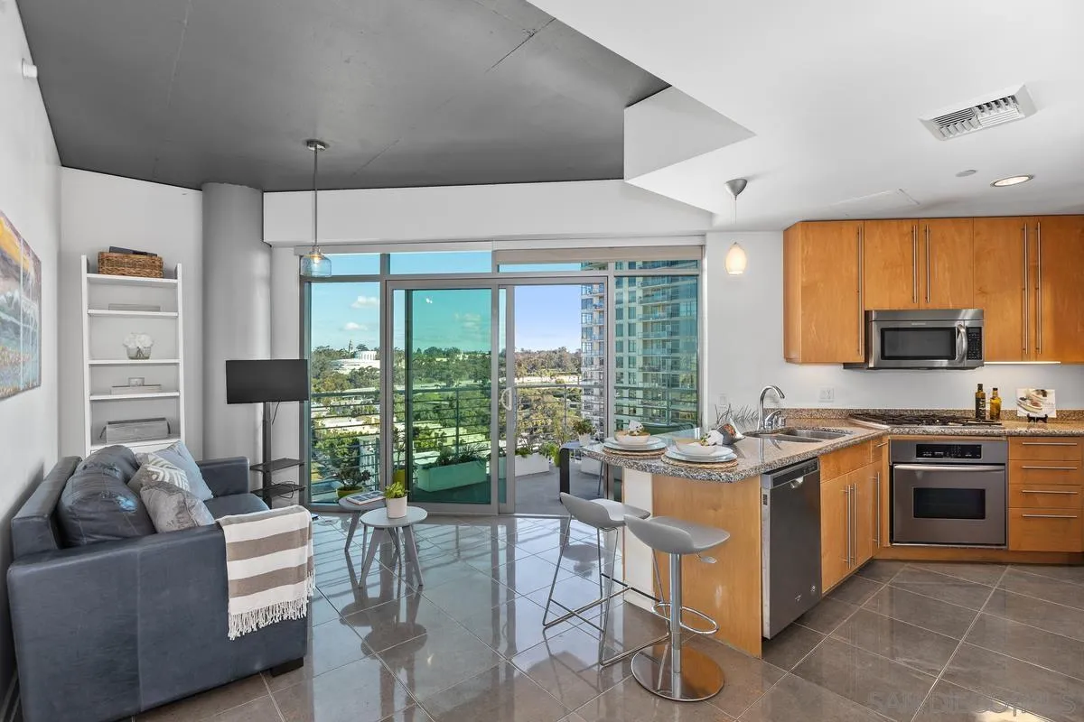 Photo #2: 240014664 Listing 