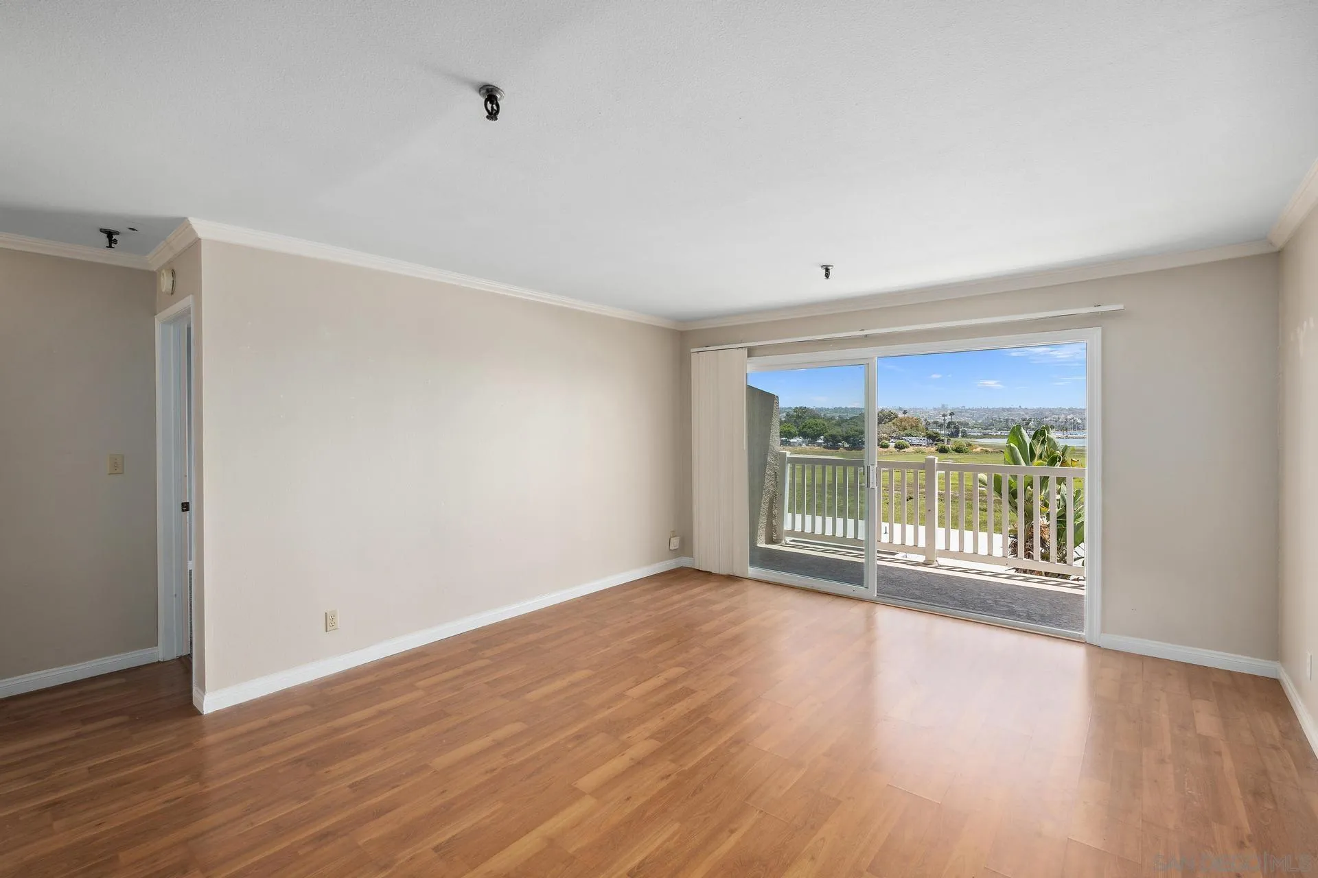 Photo #3: 240014745 Listing 