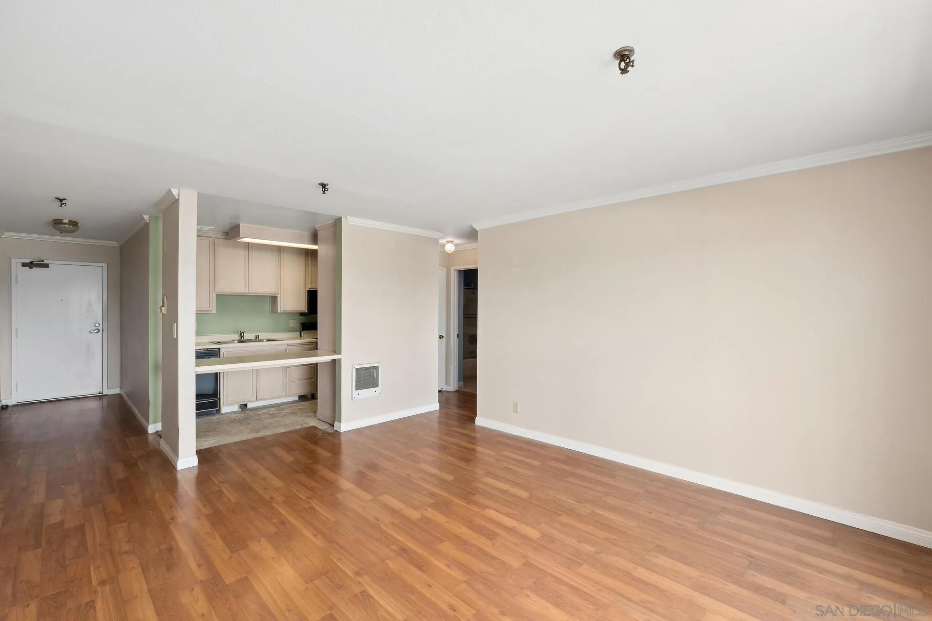 Photo #6: 240014745 Listing 