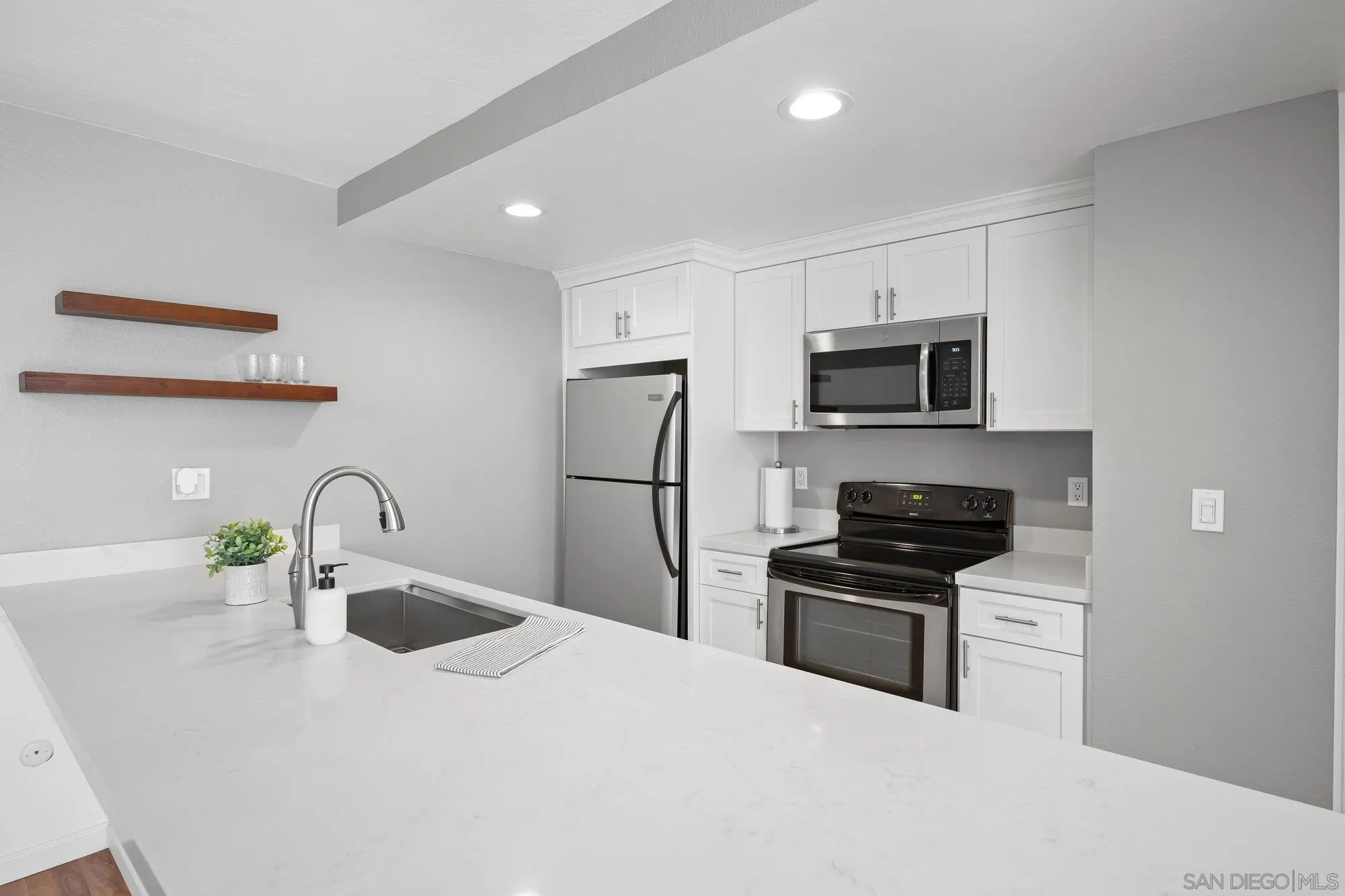 Photo #5: 240014756 Listing 
