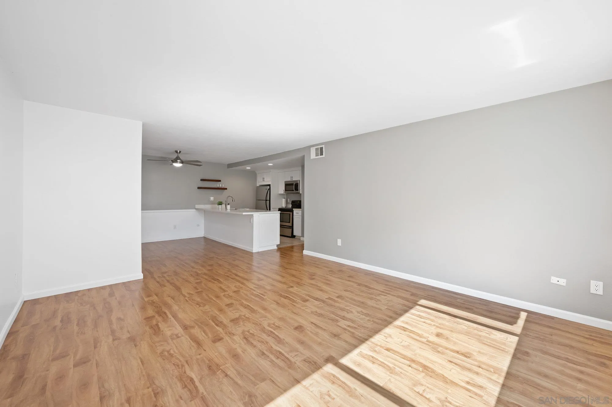Photo #3: 240014756 Listing 