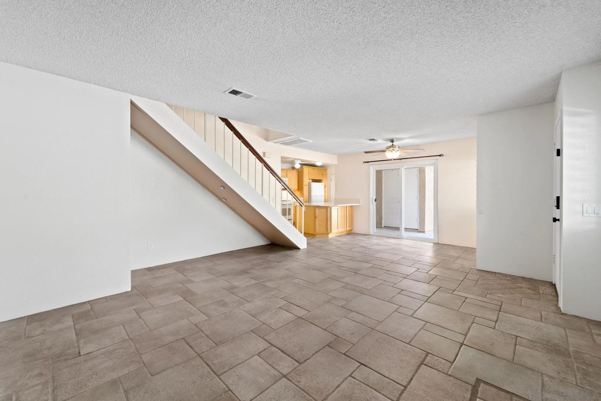 Photo #3: 240014802 Listing 