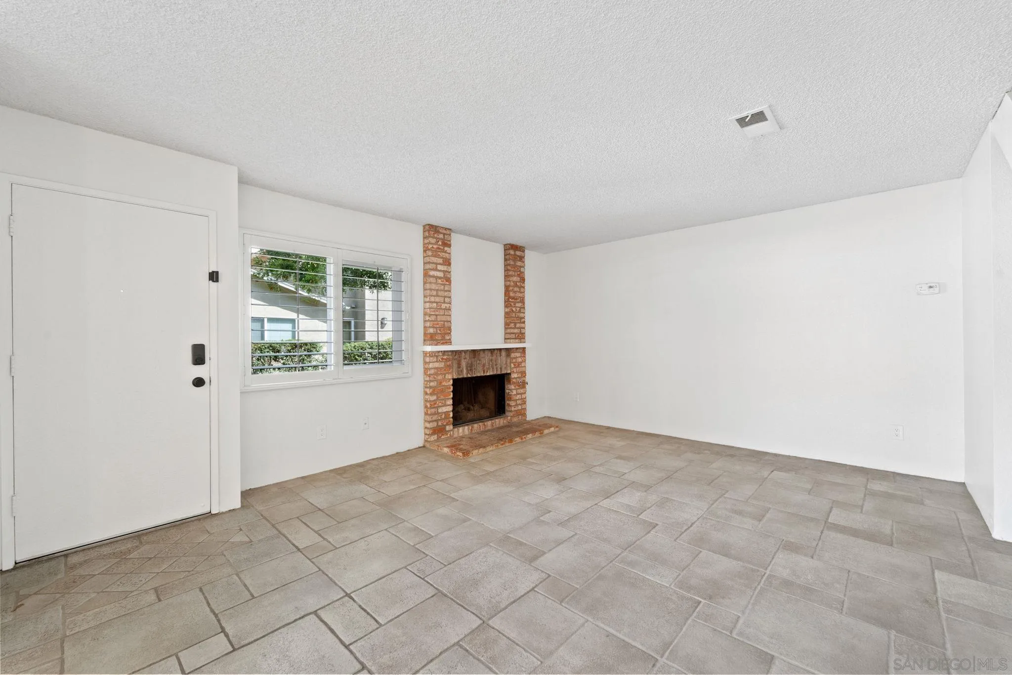 Photo #6: 240014802 Listing 