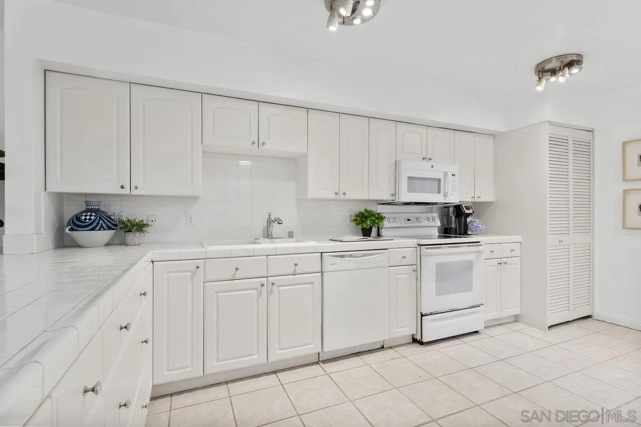 Photo #6: 240014809 Listing 