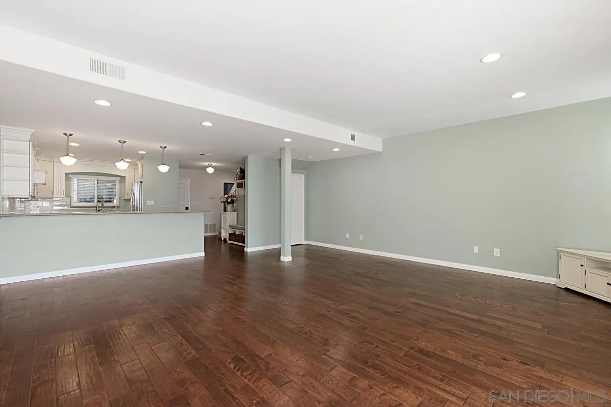 Photo #6: 240014835 Listing 