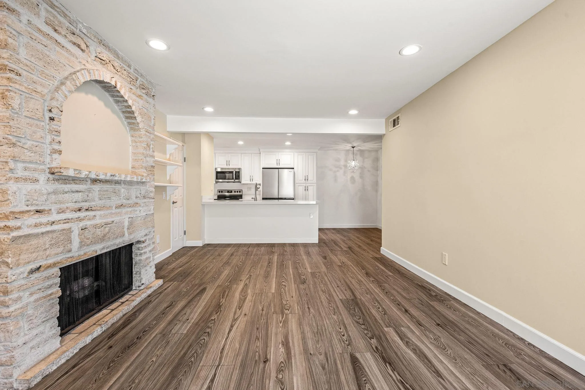 Photo #3: 240014897 Listing 