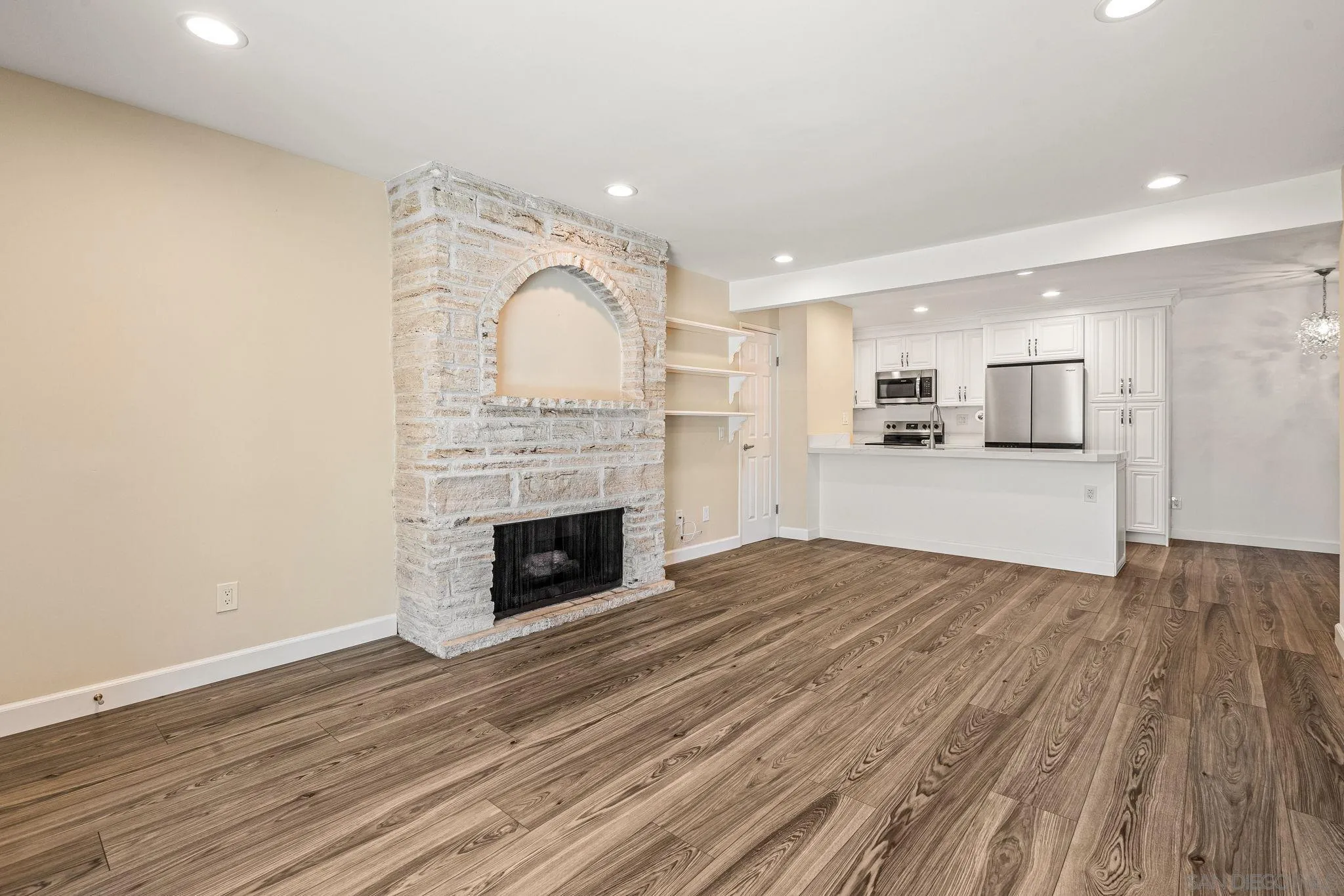 Photo #2: 240014897 Listing 