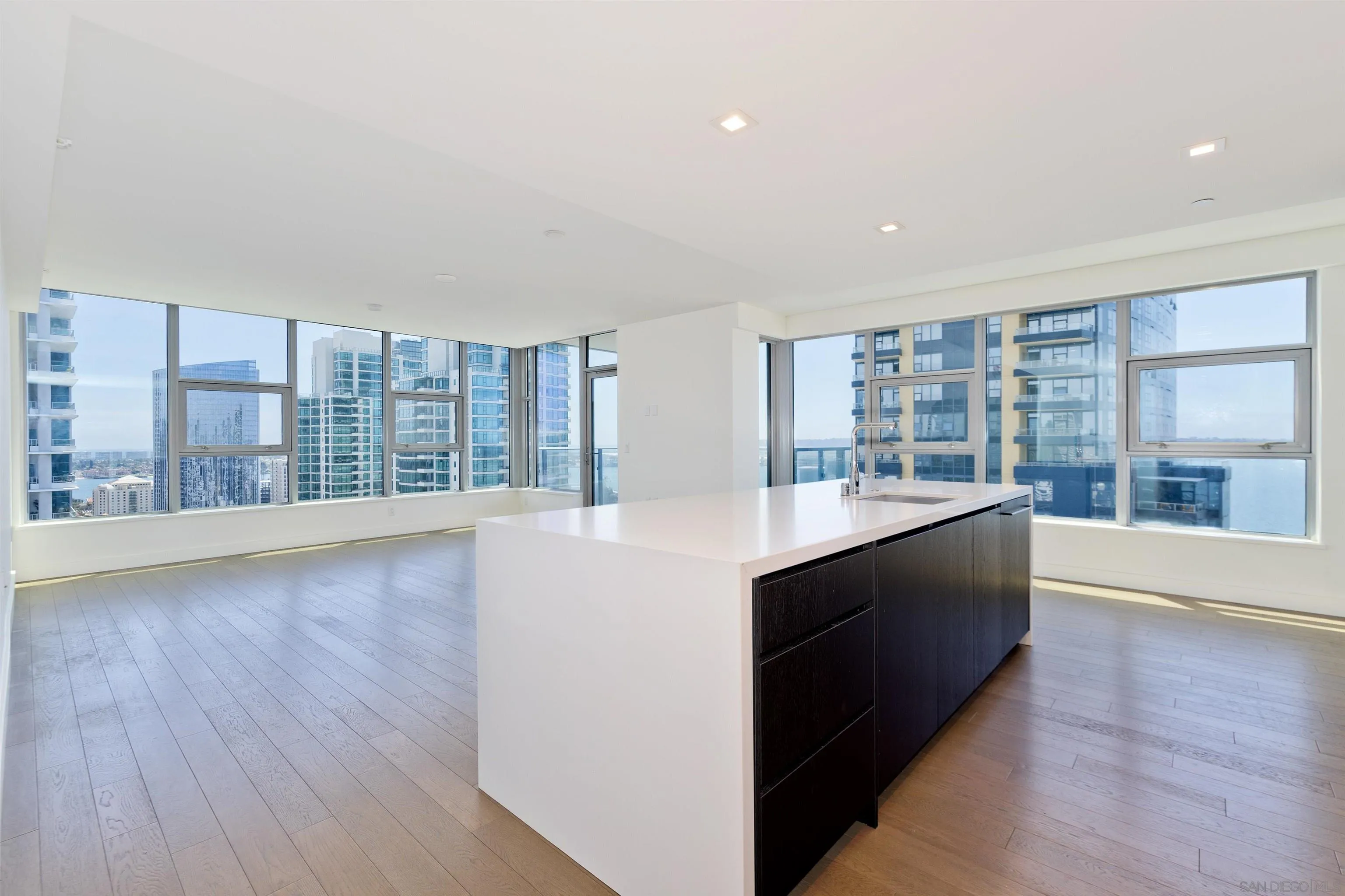 Photo #2: 240014992 Listing 