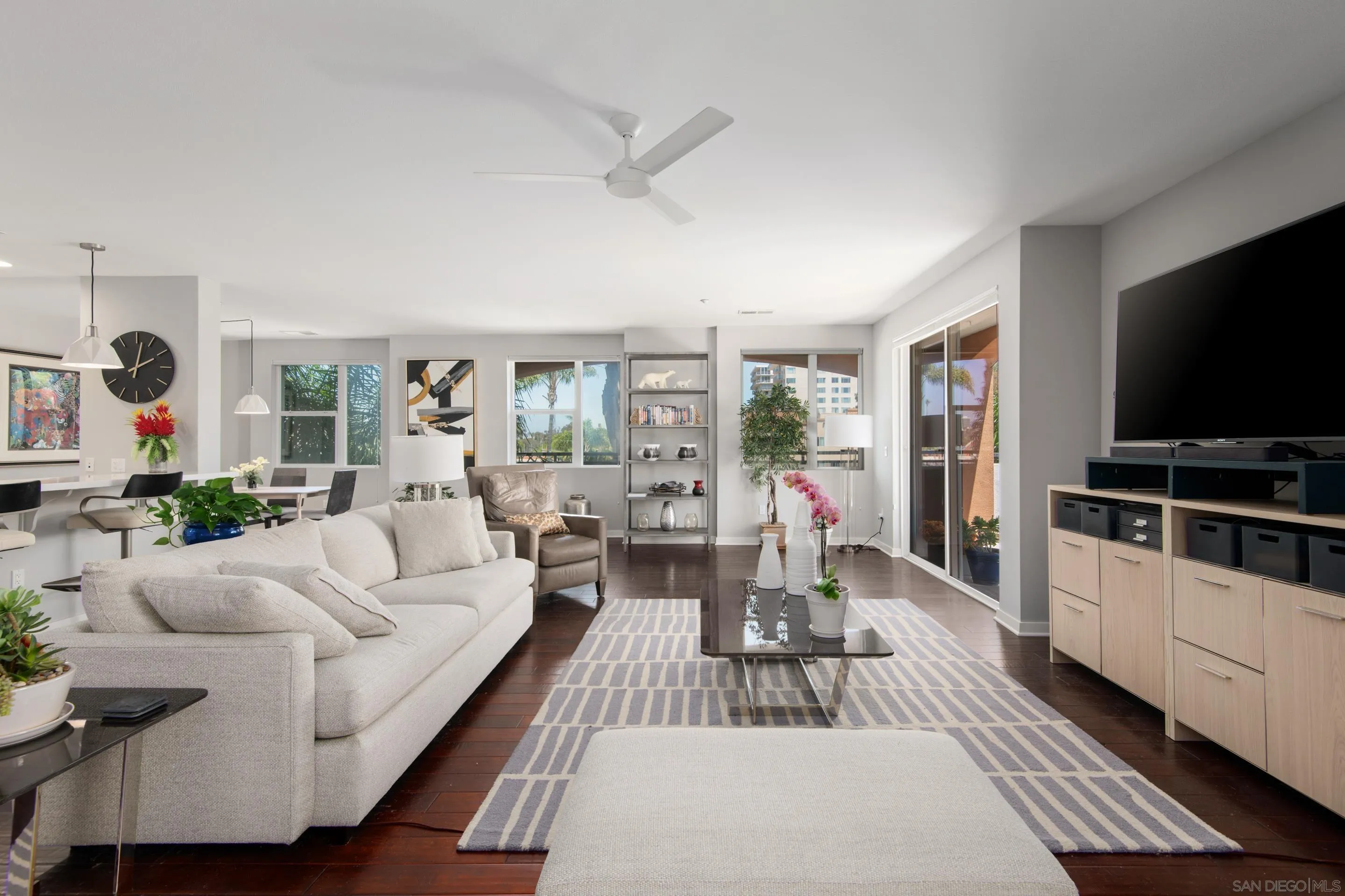 Photo #2: 240015332 Listing 
