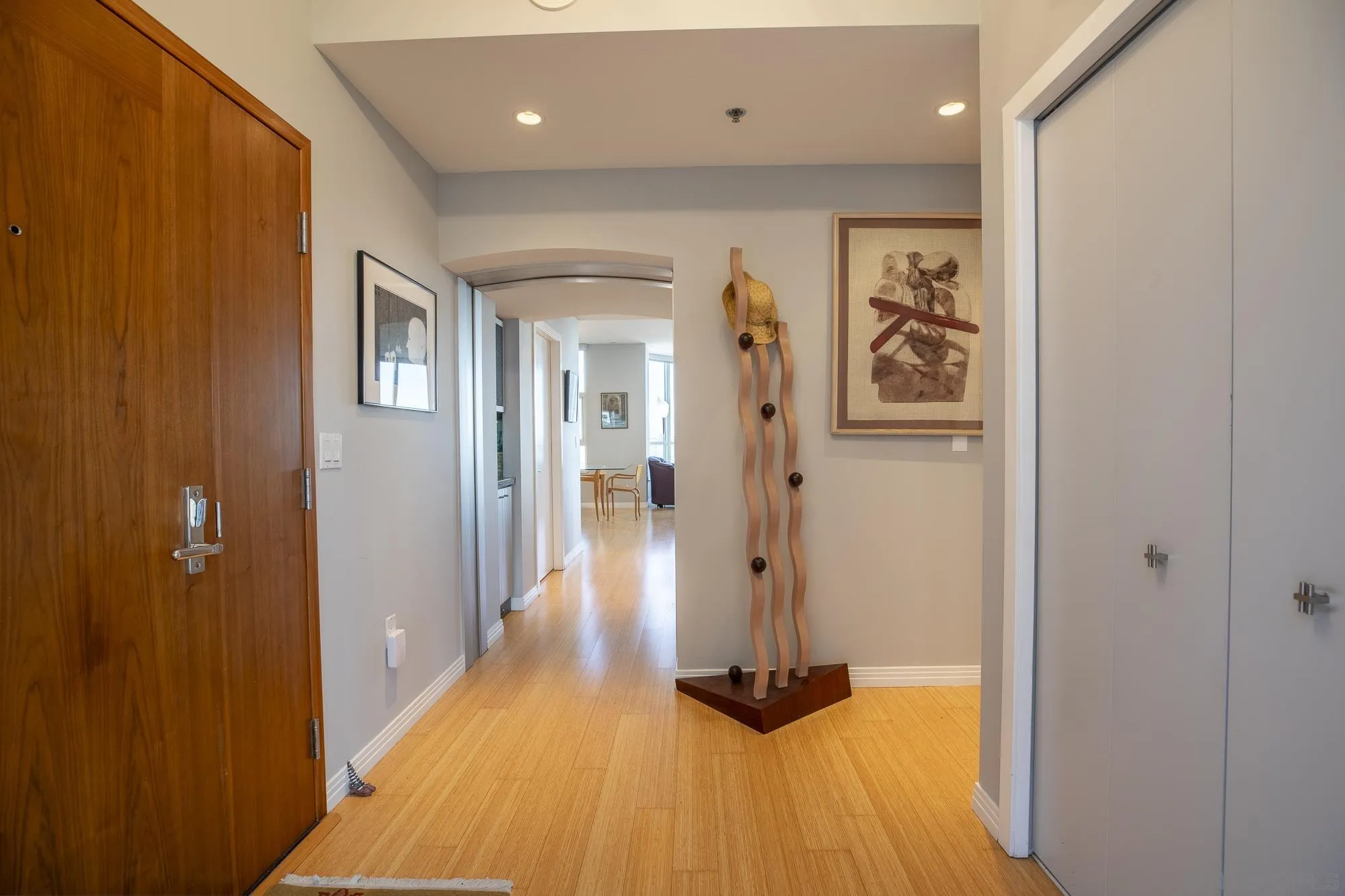 Photo #3: 240015437 Listing 