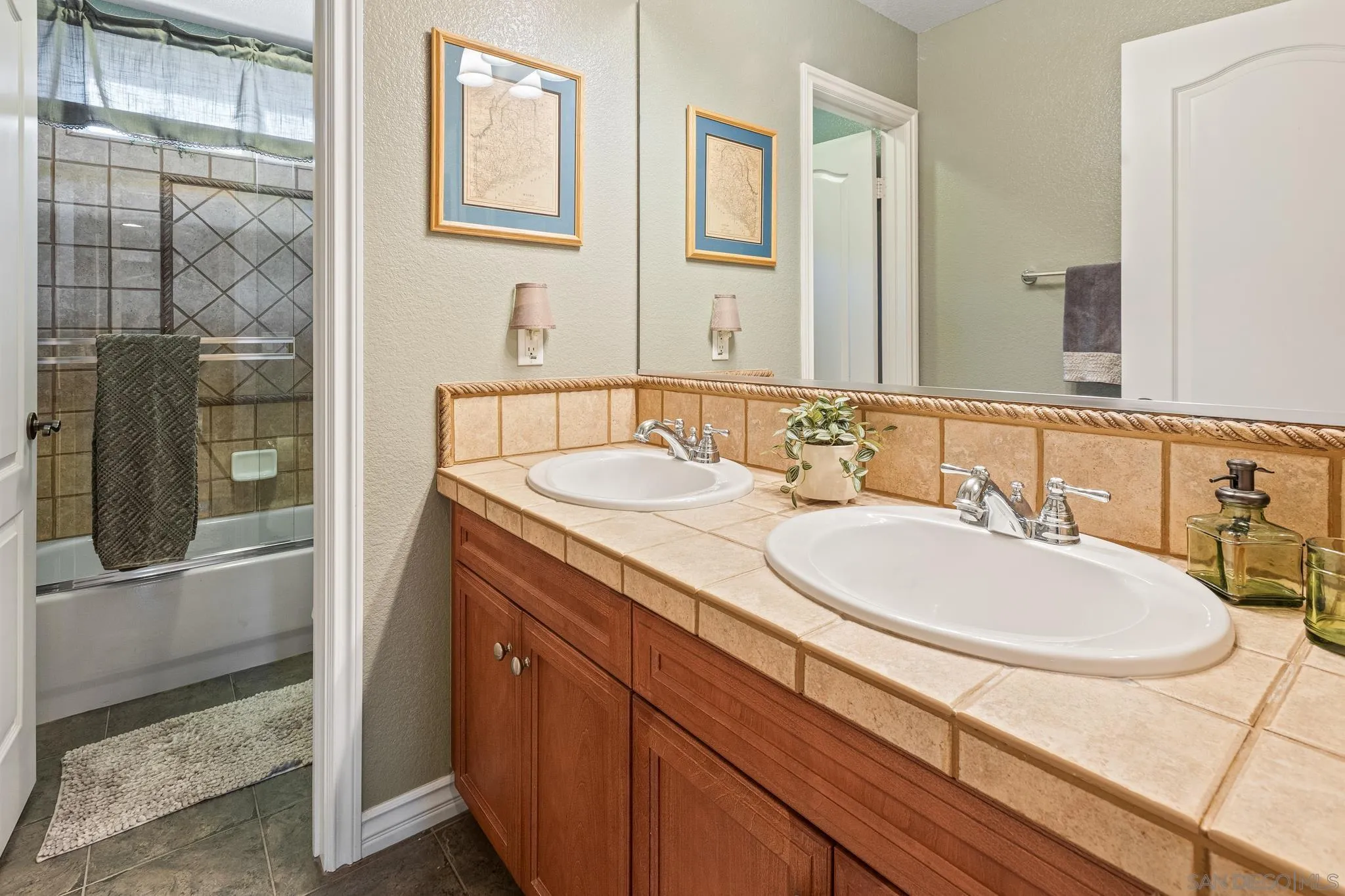 https://cdn.realtyfeed.com/cdn/127/240015456/276d65a1635f7888228c3007c67e79ef.webp