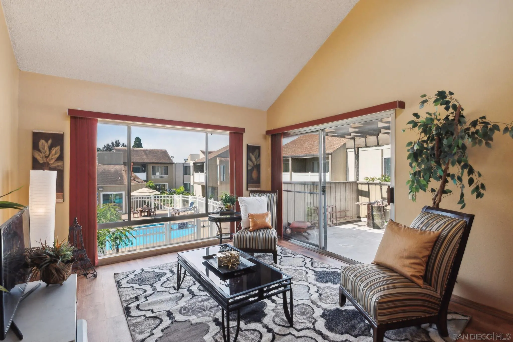 Photo #2: 240015611 Listing 