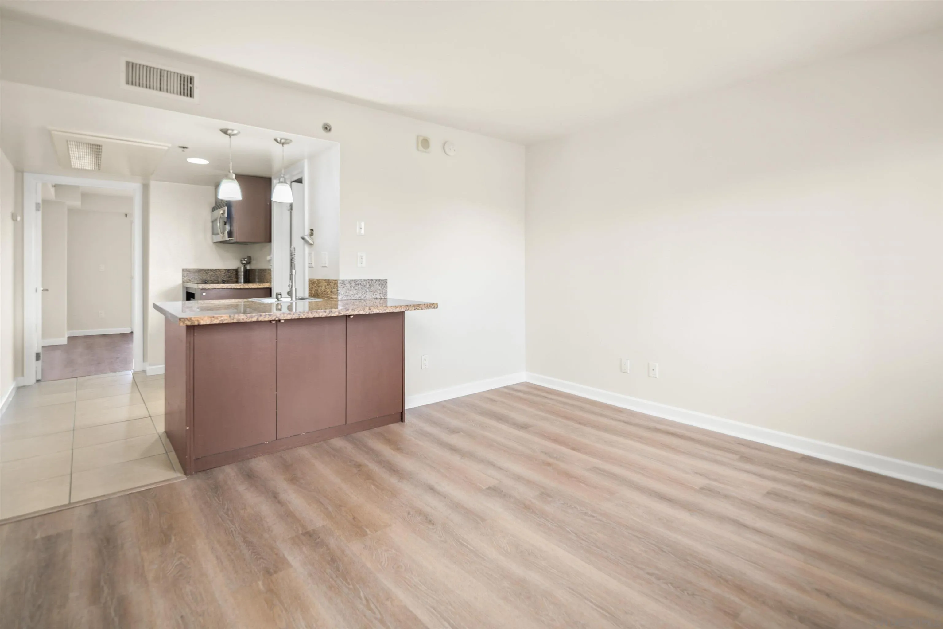 Photo #2: 240015665 Listing 