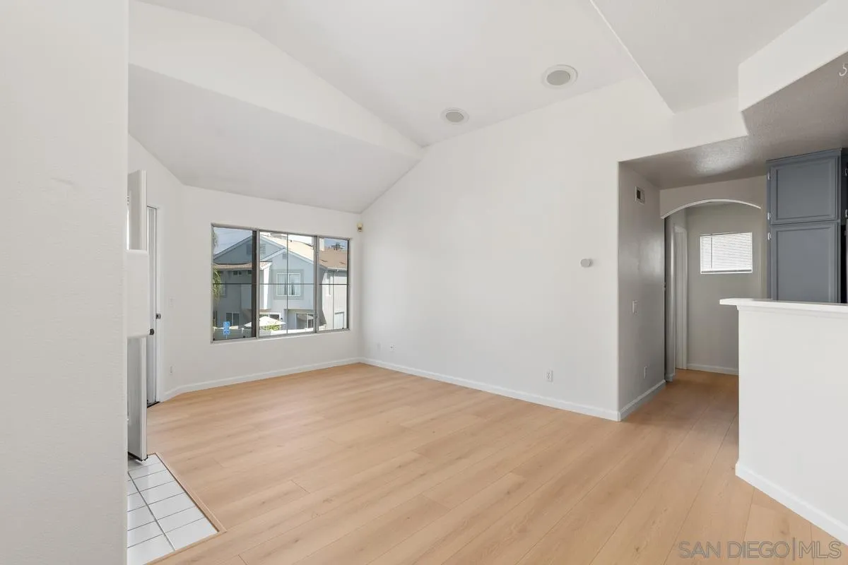 Photo #4: 240015733 Listing 