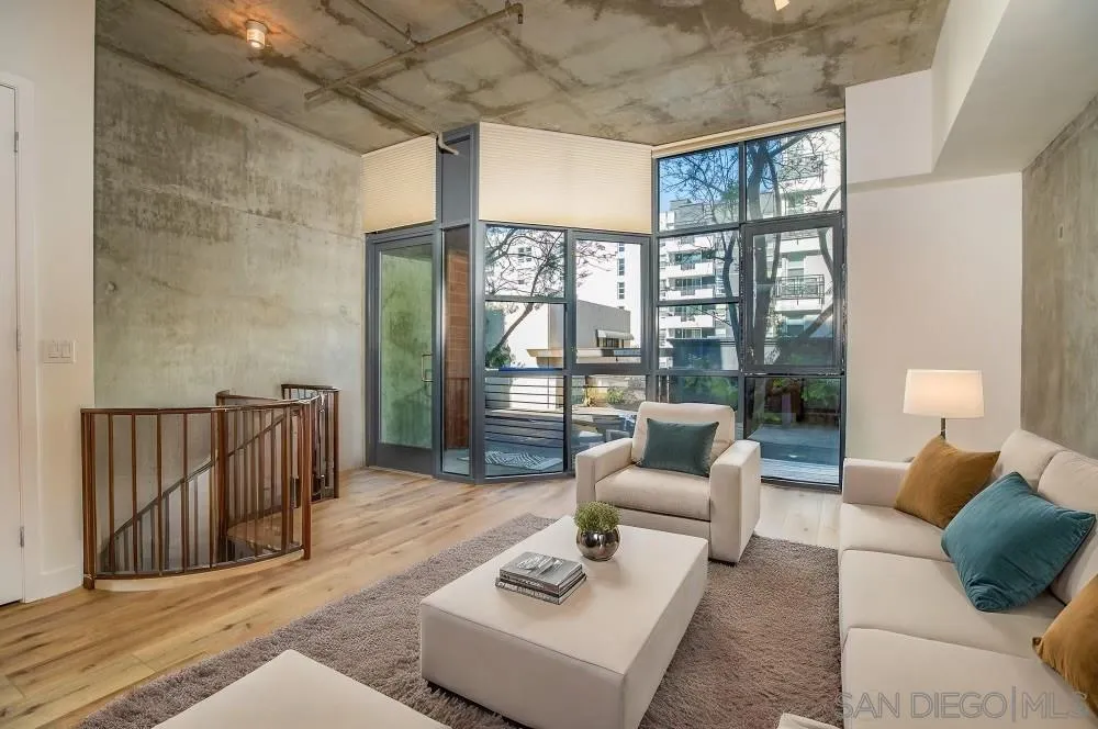 Photo #2: 240015820 Listing 