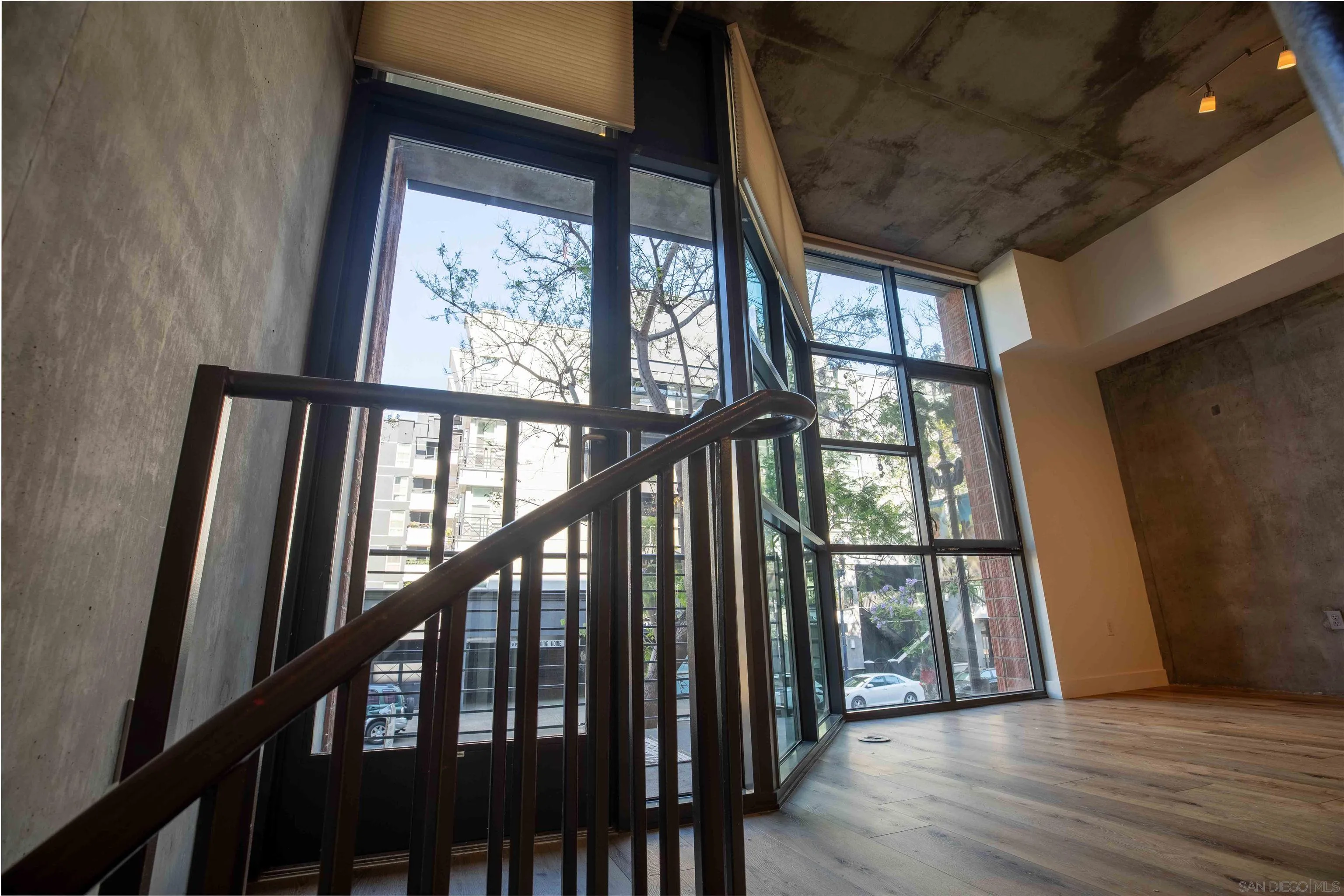 Photo #4: 240015820 Listing 
