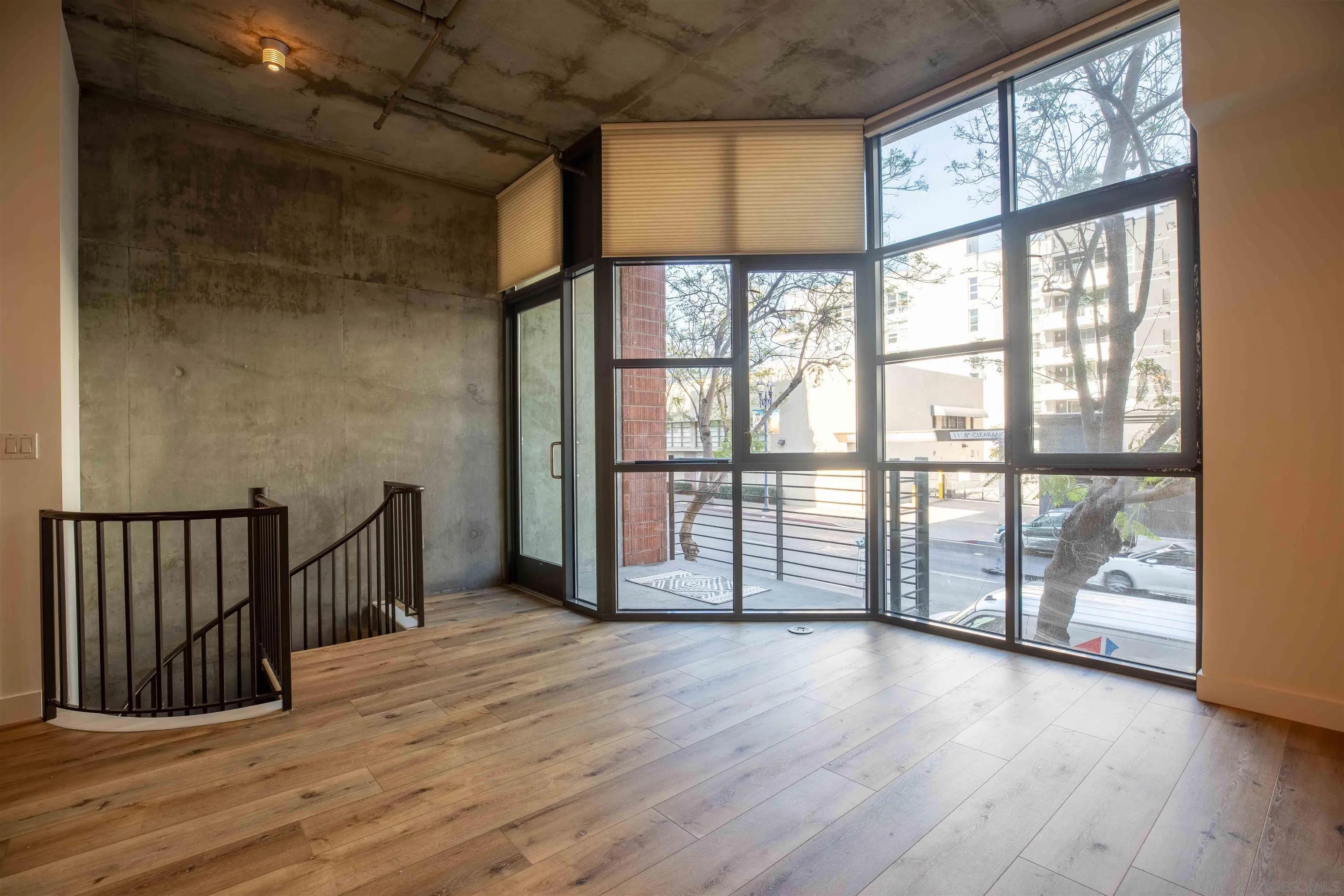 Photo #6: 240015820 Listing 
