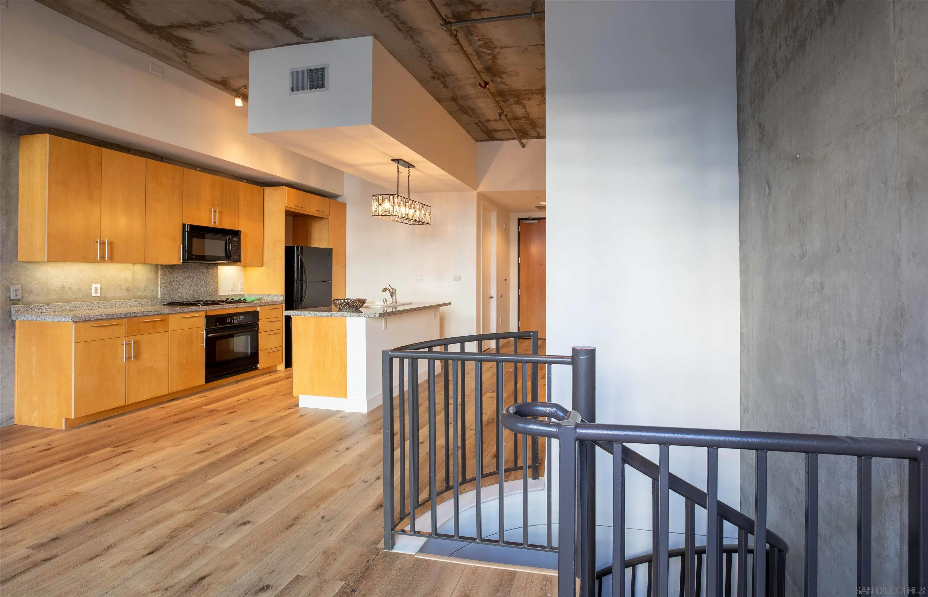 Photo #3: 240015820 Listing 