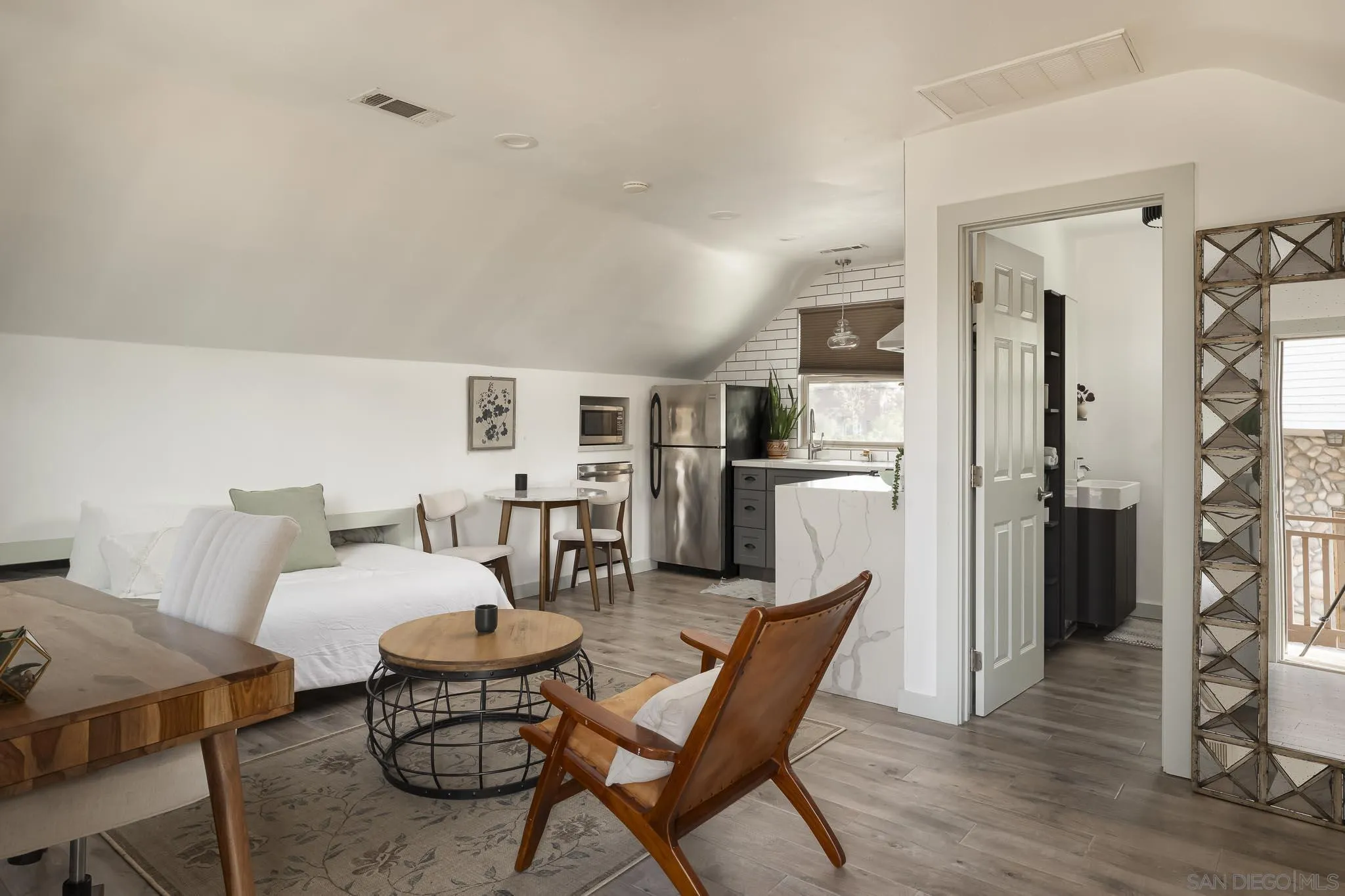 https://cdn.realtyfeed.com/cdn/127/240016061/3b21e8d13fc2dfdd115f5b8c325098b0.webp