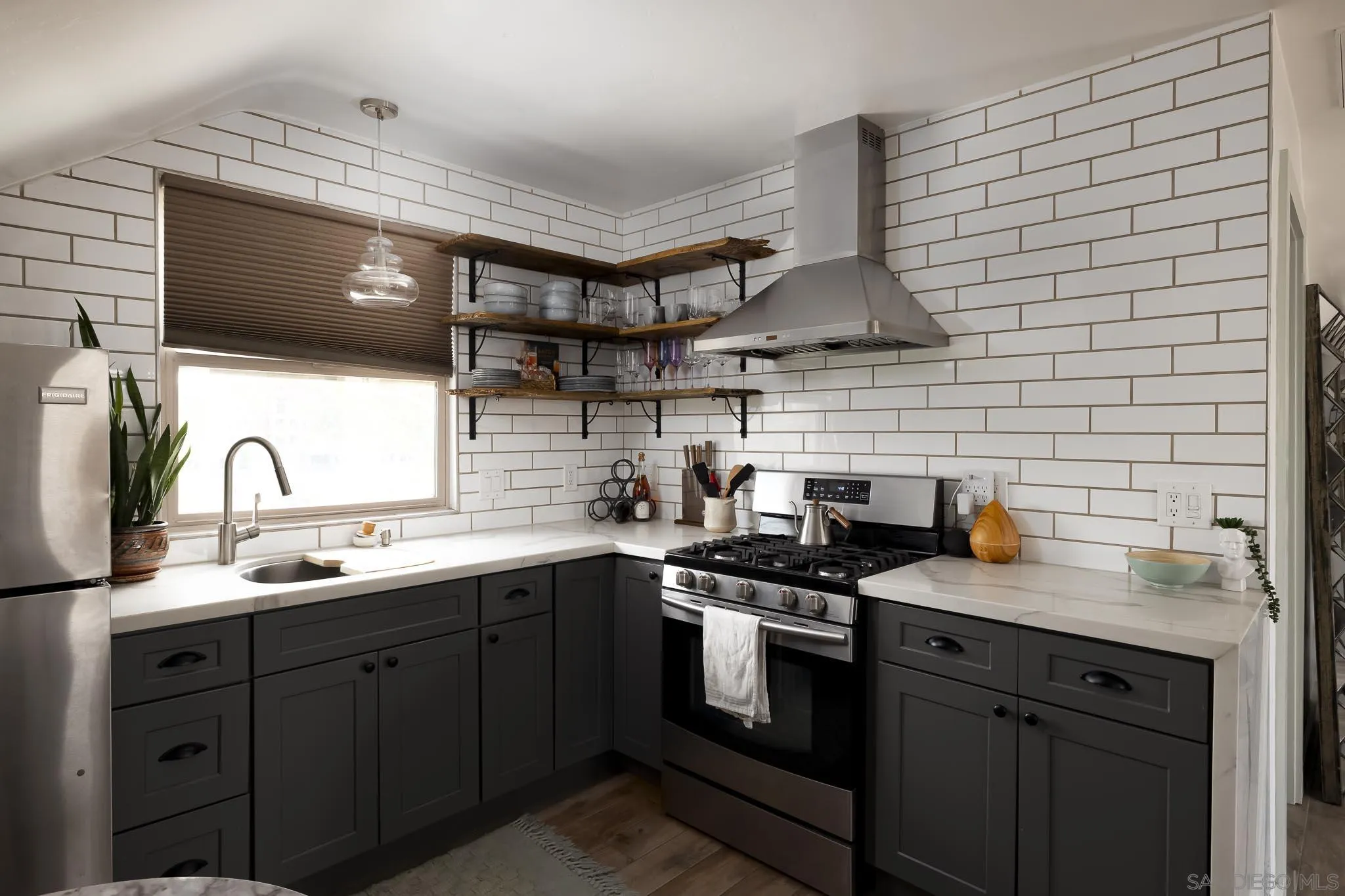https://cdn.realtyfeed.com/cdn/127/240016061/3c746f31e38f297fc218205affb126e4.webp