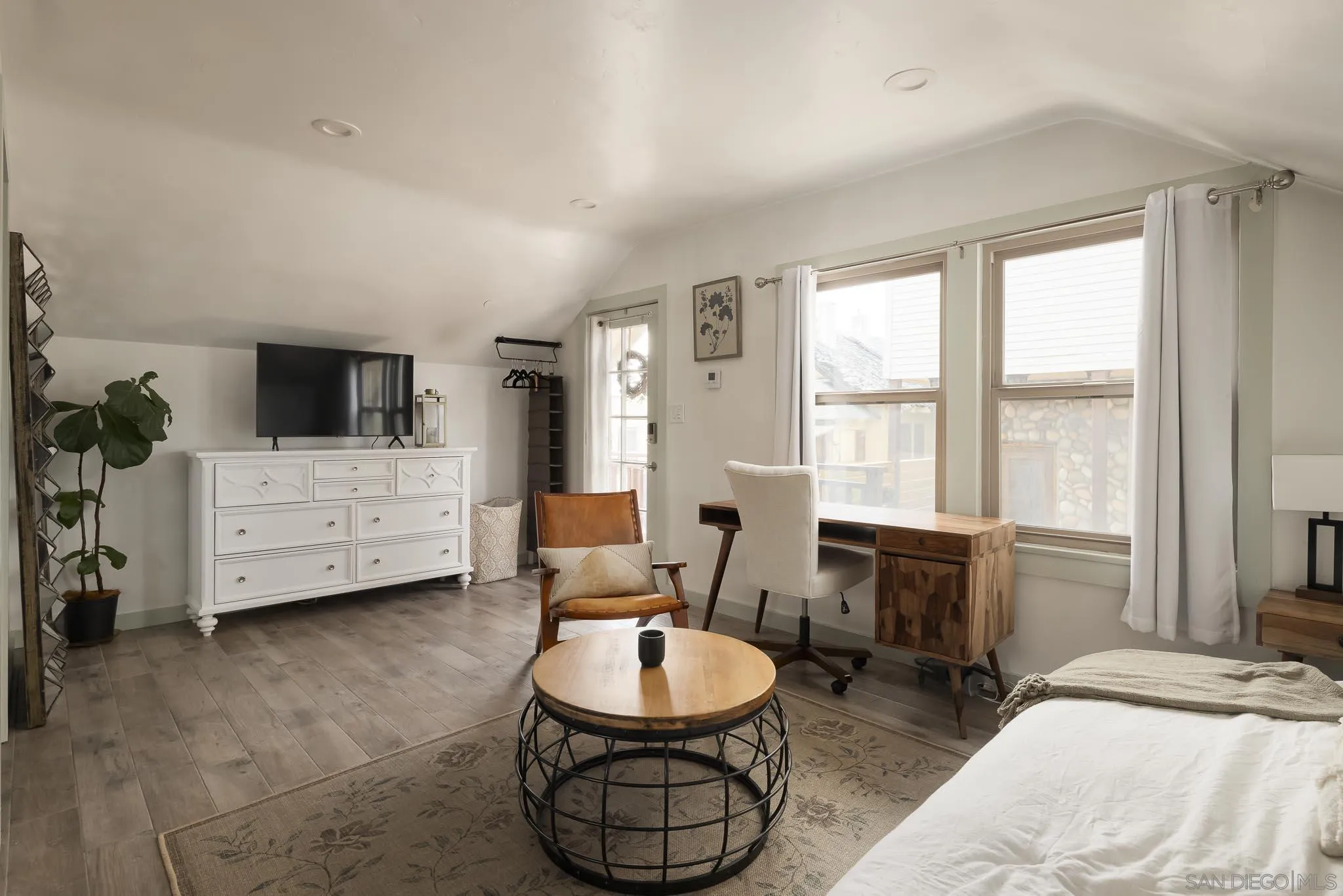 https://cdn.realtyfeed.com/cdn/127/240016061/fe6b8c6892a42450835a3e11259926b5.webp