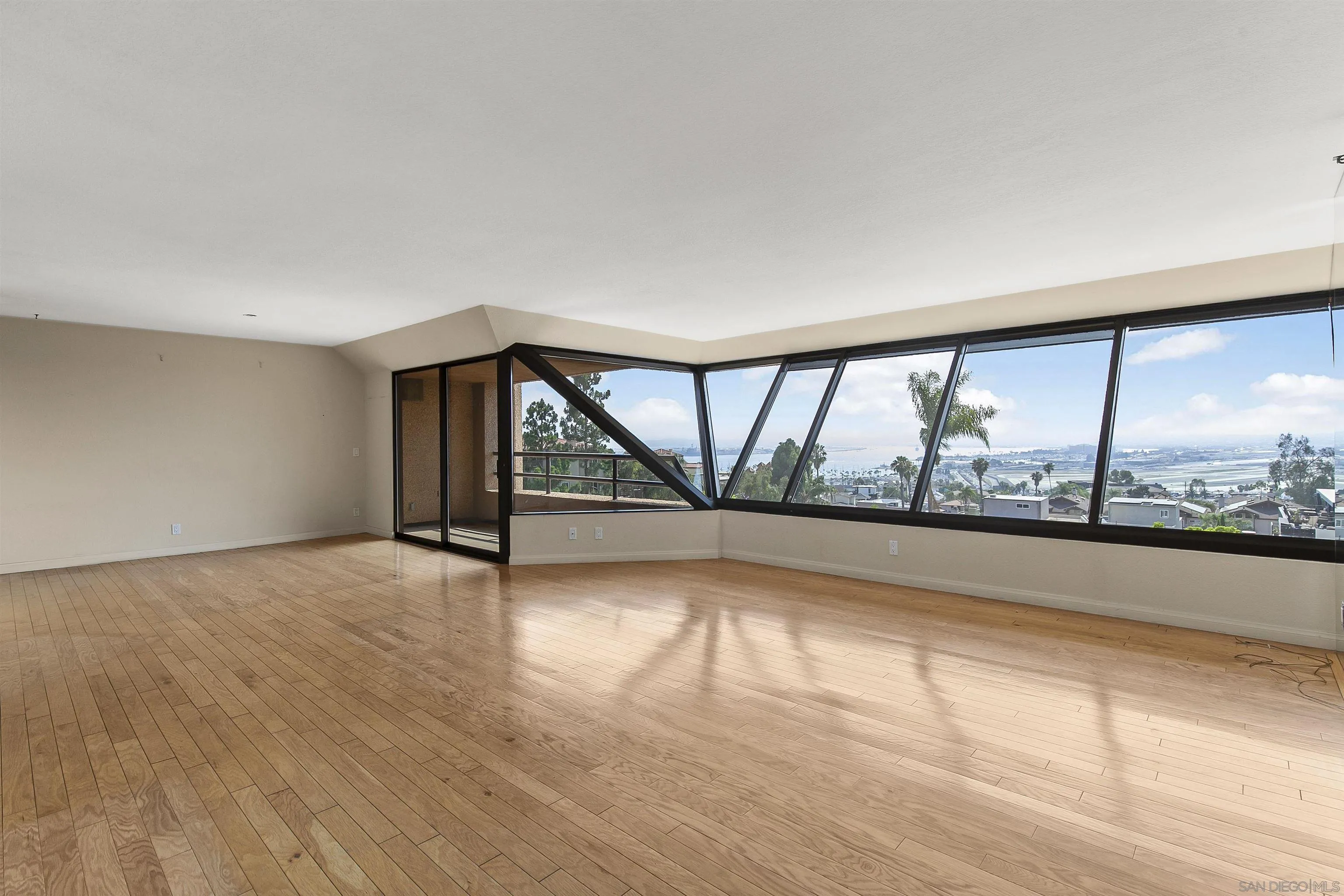 Photo #5: 240016149 Listing 