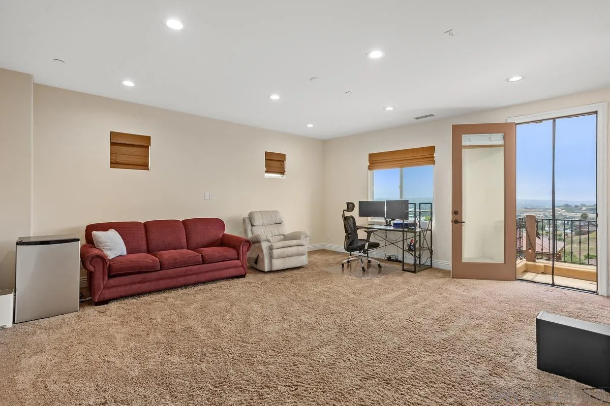 https://cdn.realtyfeed.com/cdn/127/240016158/ab859419eb2b445f96780e24c3f257f6.webp
