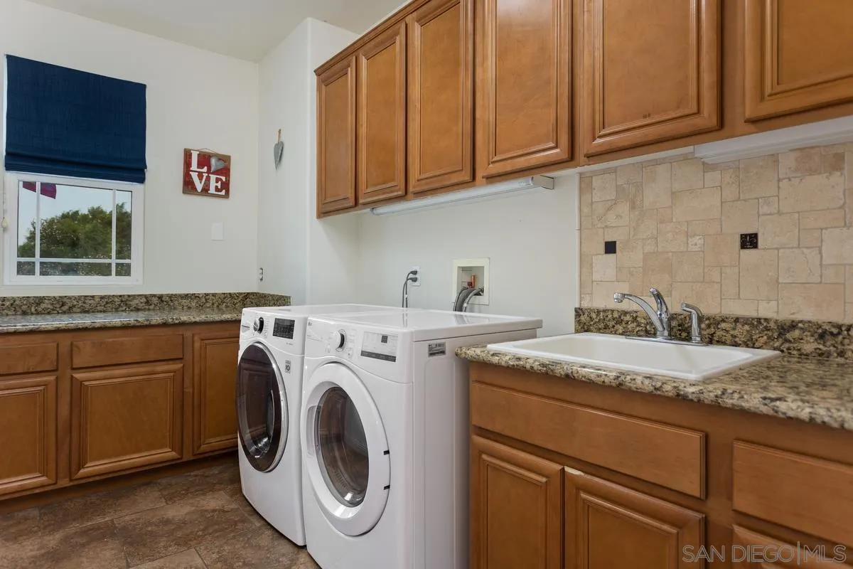 https://cdn.realtyfeed.com/cdn/127/240016158/dfa474ee1952a55282664c99c52358a8.webp