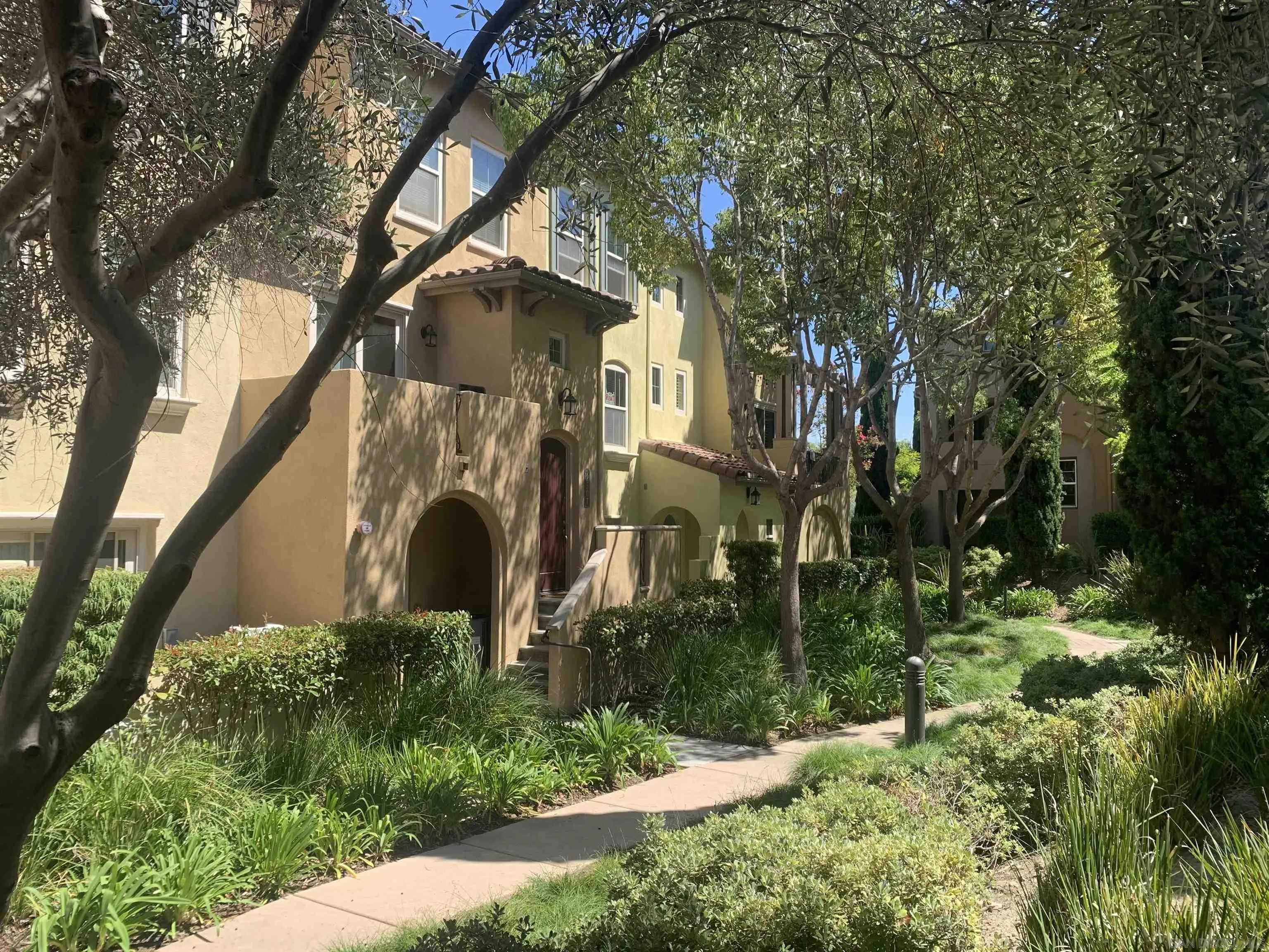 Photo #2: 240016231 Listing 