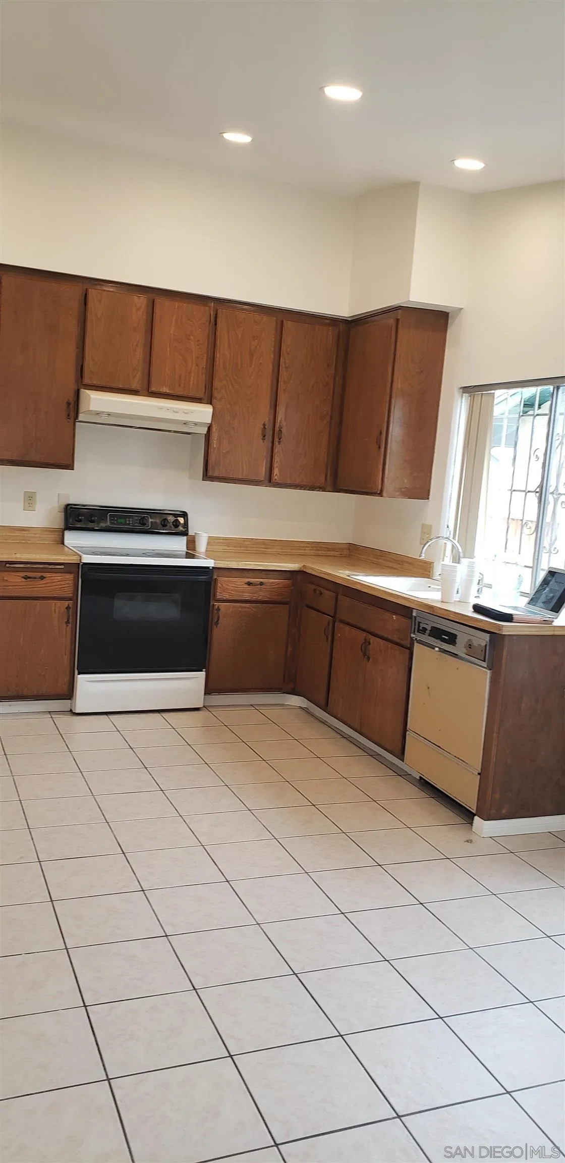 Photo #3: 240016248 Listing 