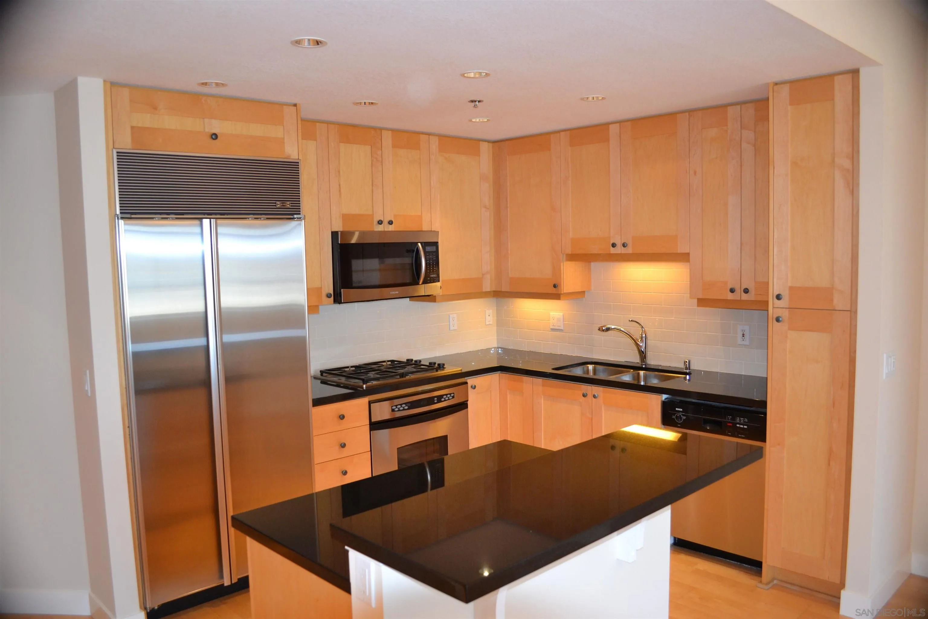 Photo #2: 240016262 Listing 