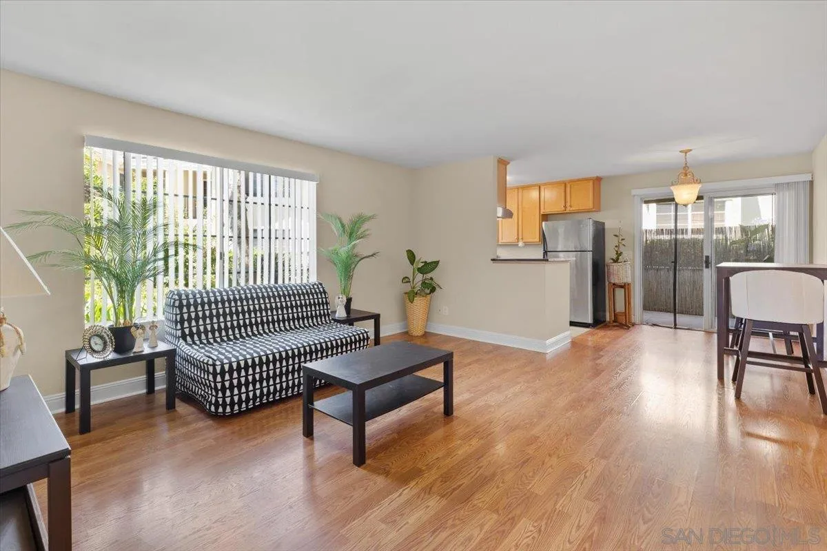 https://cdn.realtyfeed.com/cdn/127/240016441/48b87052c731edcdeded7066efc44155.webp