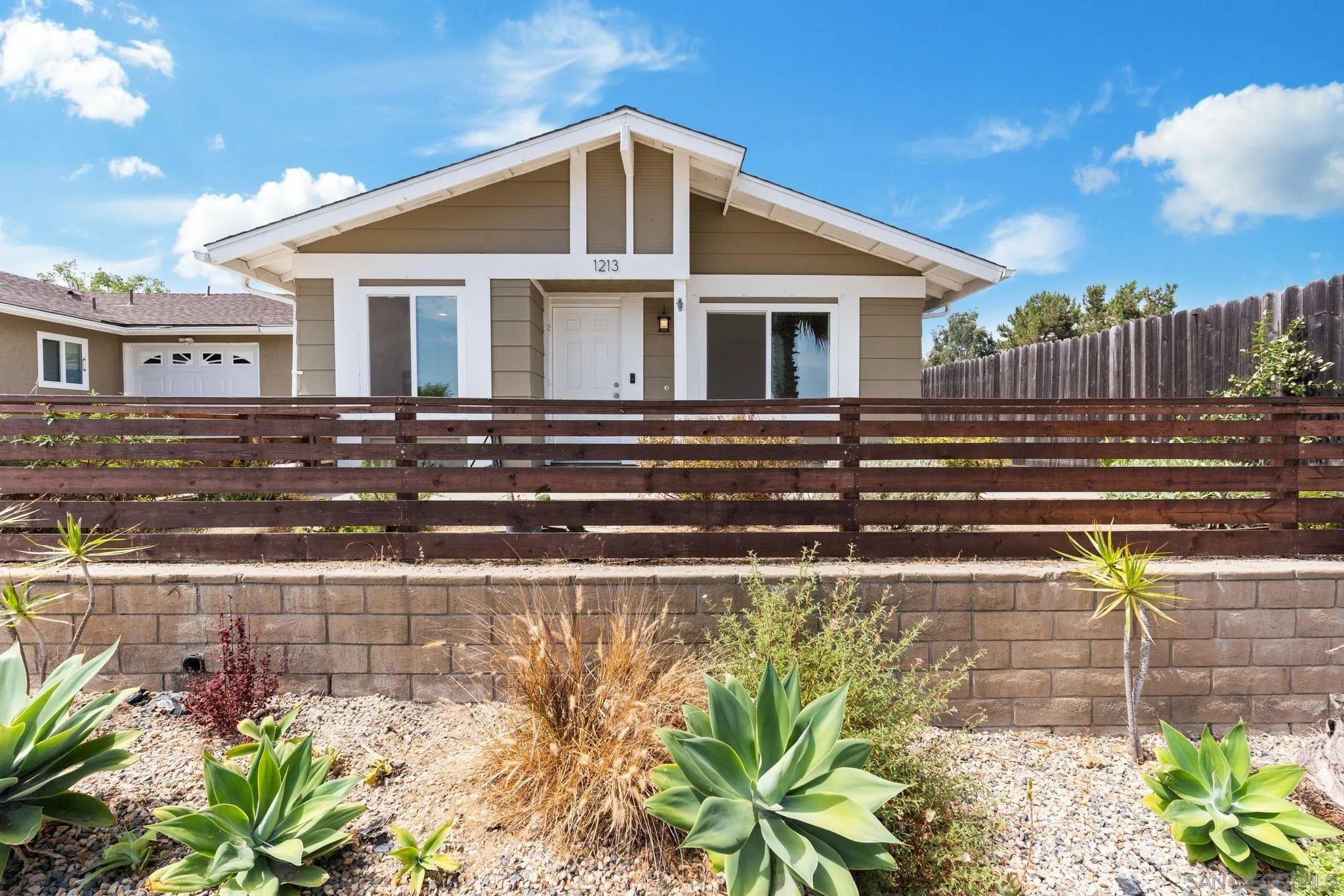 Photo #2: 240016650 Listing 