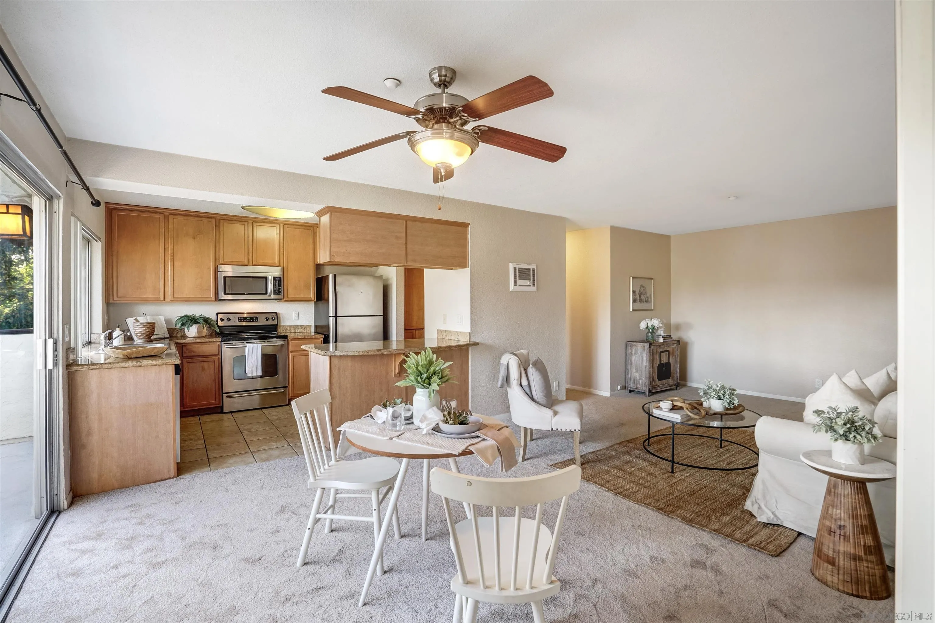 Photo #2: 240016712 Listing 