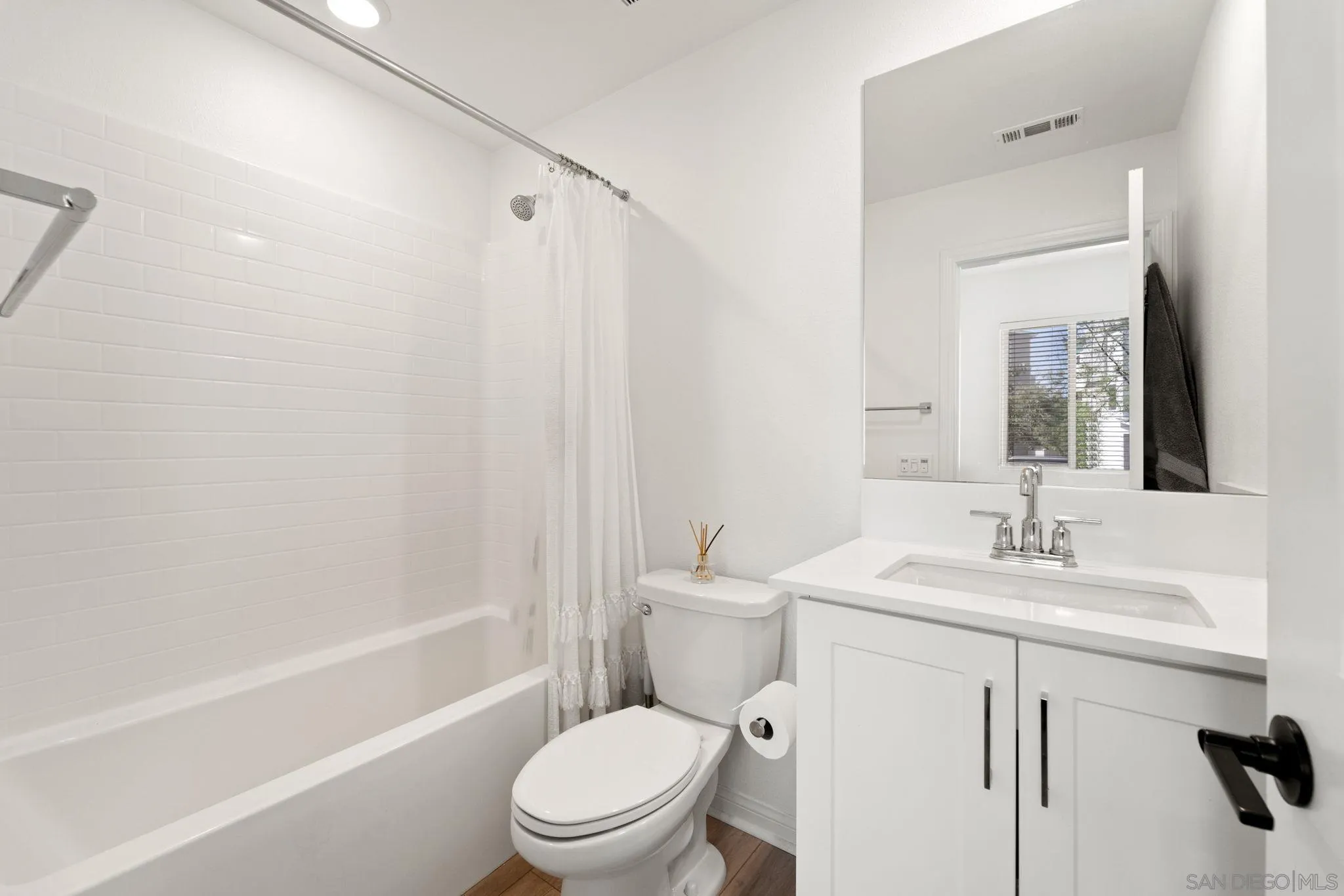 Photo #5: 240017201 Listing 