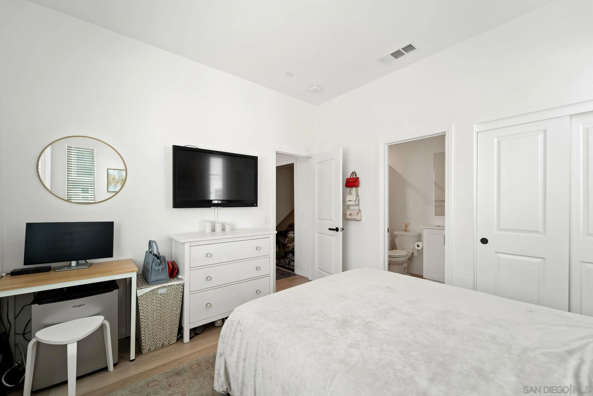Photo #4: 240017201 Listing 