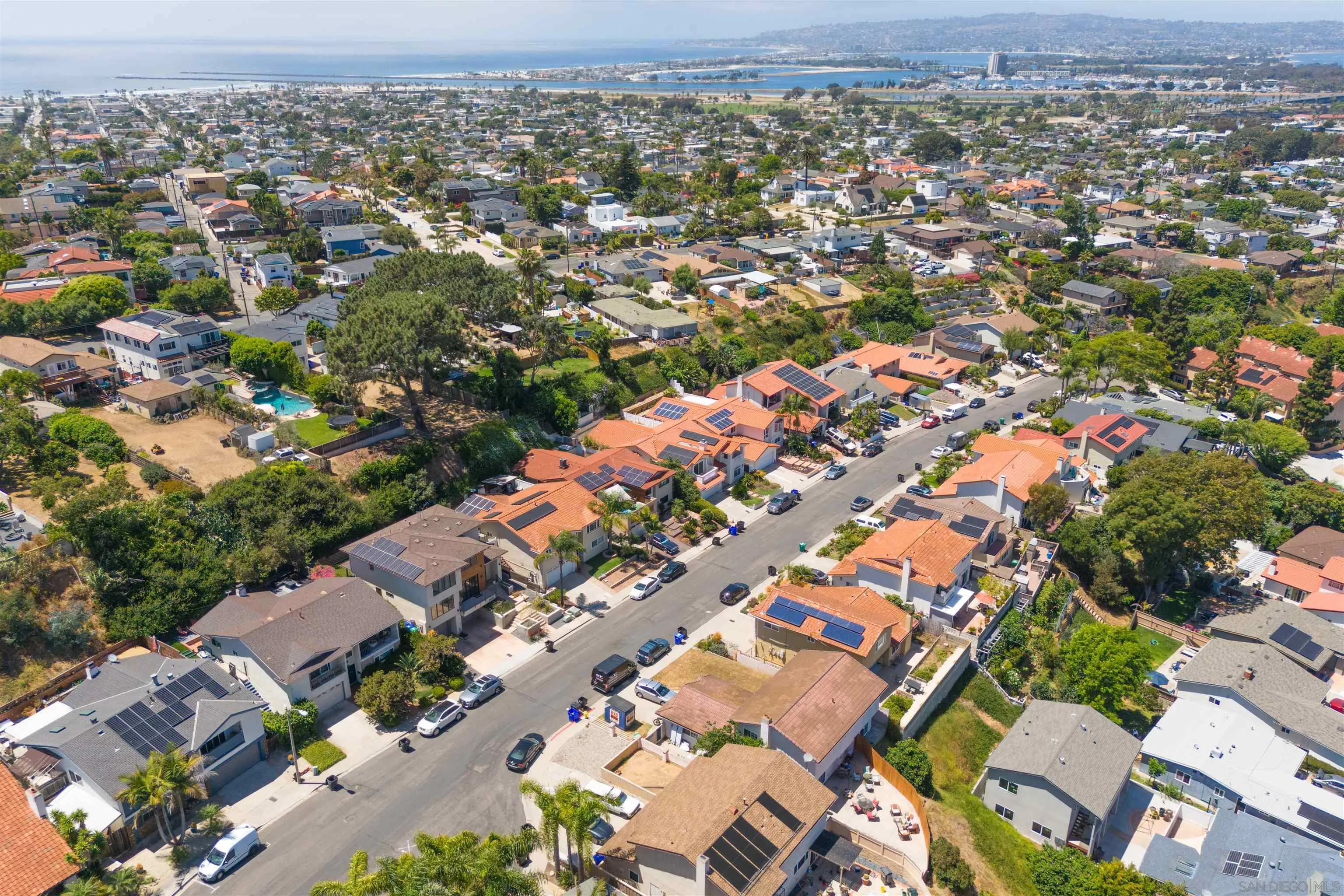 https://cdn.realtyfeed.com/cdn/127/240017295/41445977be79c8dda23423017c0d49ec.webp