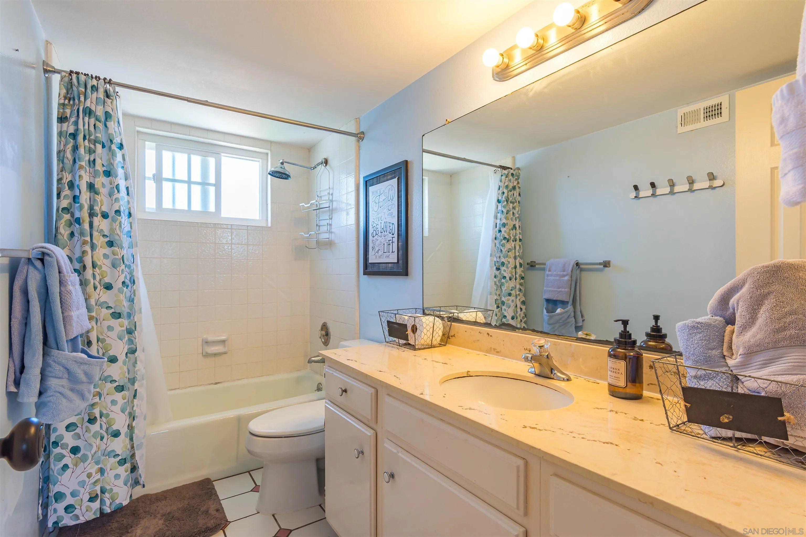 https://cdn.realtyfeed.com/cdn/127/240017295/c5e06e439966dbbc57963c611b4168e8.webp