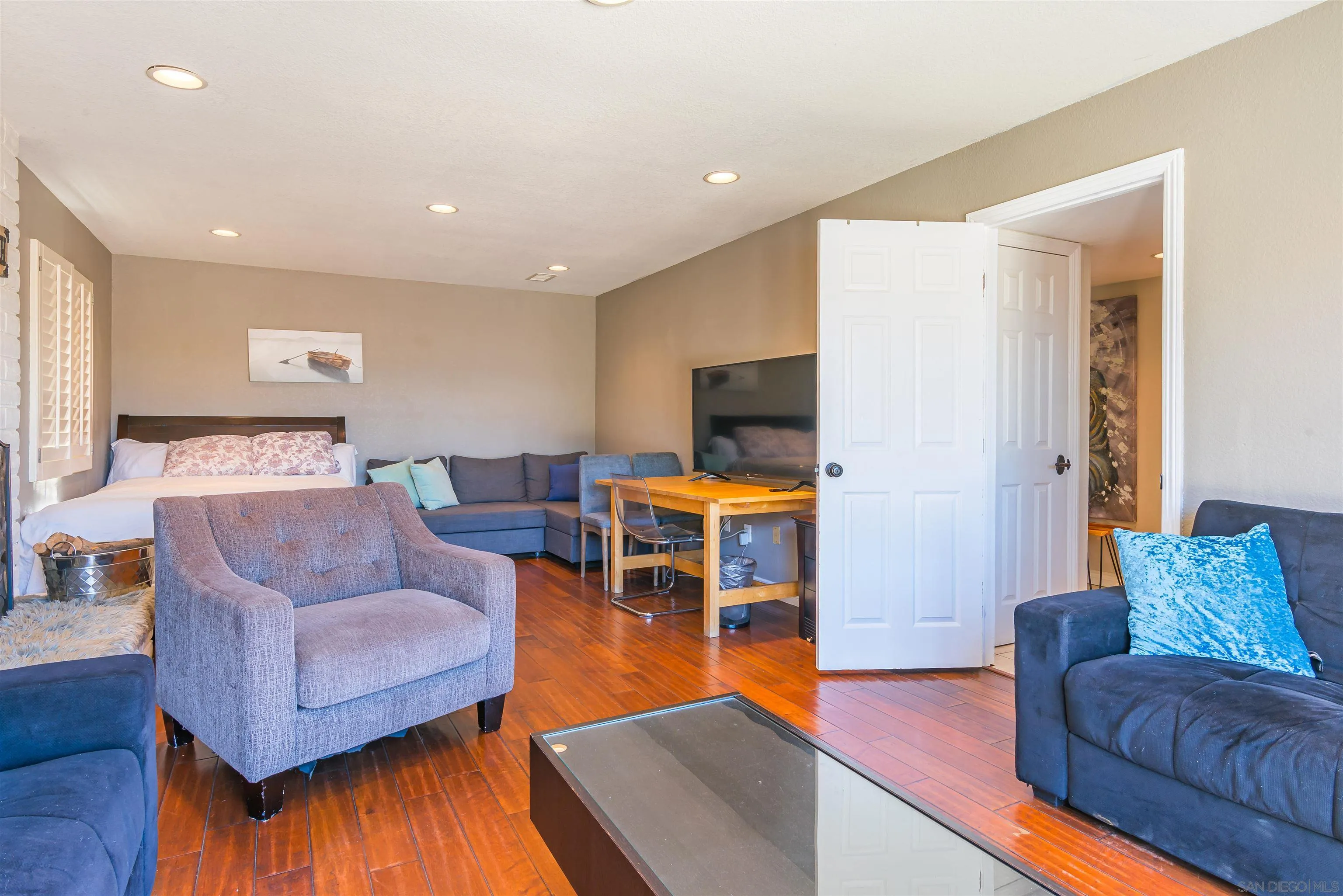 https://cdn.realtyfeed.com/cdn/127/240017295/ef073db74bb5b5c36992d786ff711a58.webp