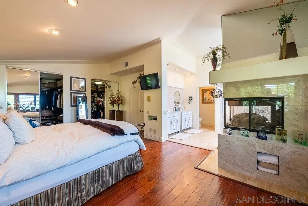https://cdn.realtyfeed.com/cdn/127/240017515/57cf39a69a41ffd2518ef8d1299d765b.webp