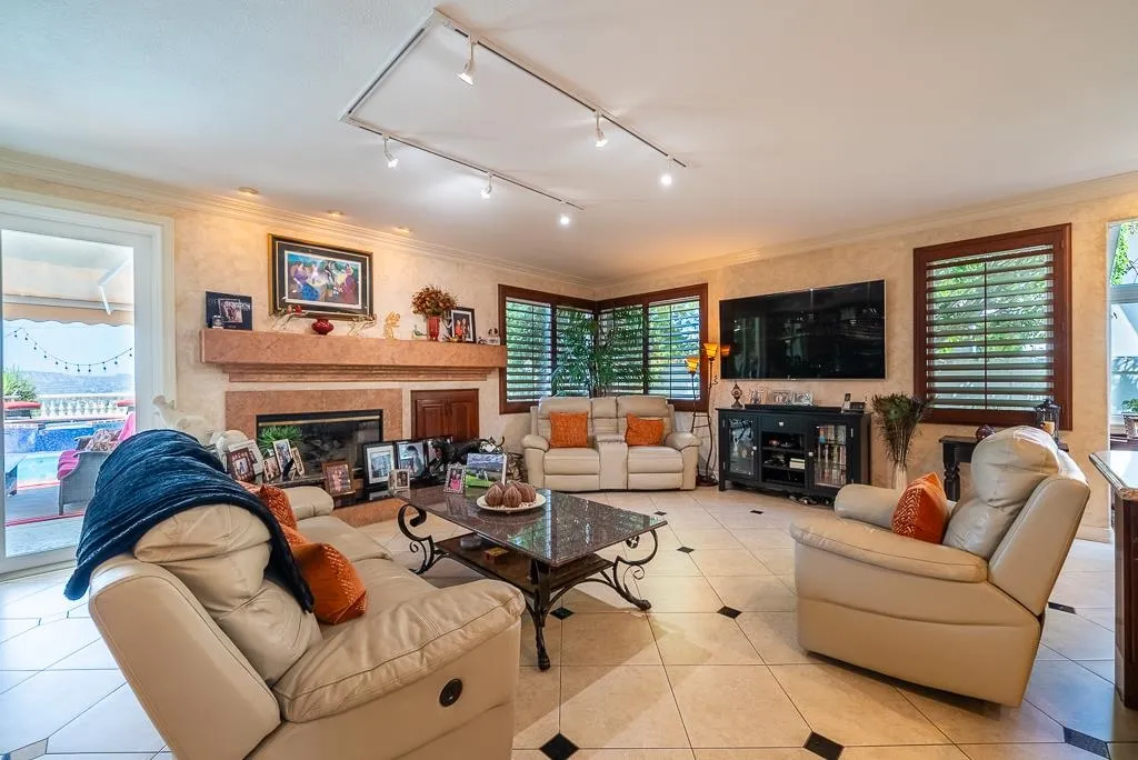 https://cdn.realtyfeed.com/cdn/127/240017515/72bc78982c635ca1198d11af1f57c828.webp