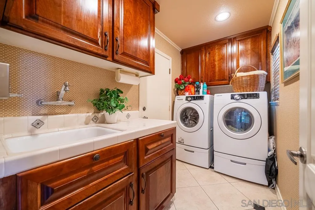 https://cdn.realtyfeed.com/cdn/127/240017515/8dc8a9789d5a488c906c3b3e2bf46b8e.webp