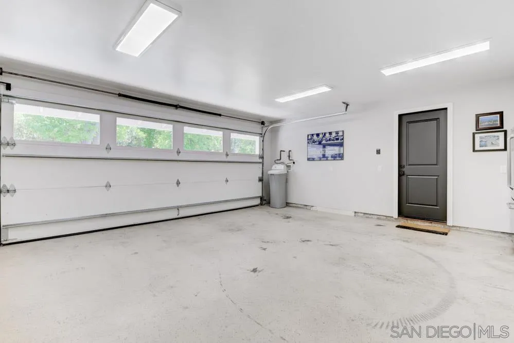https://cdn.realtyfeed.com/cdn/127/240018135/2761cb4b0630950b56ab0dec7f710097.webp