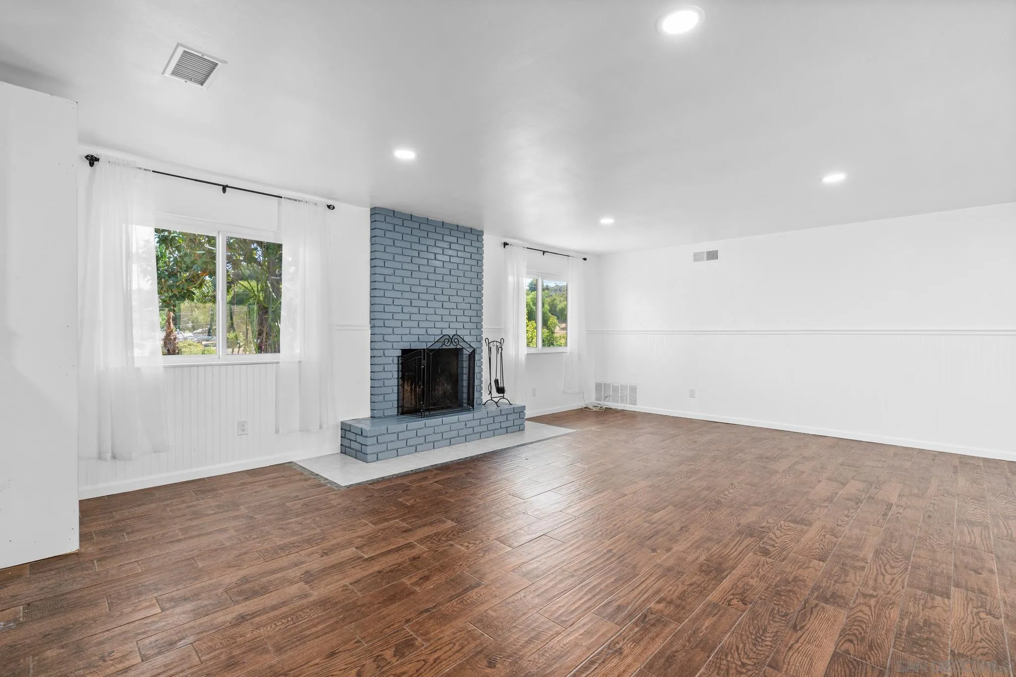 https://cdn.realtyfeed.com/cdn/127/240018568/192c0f27db15ad71dcf6221b2c42caf2.webp